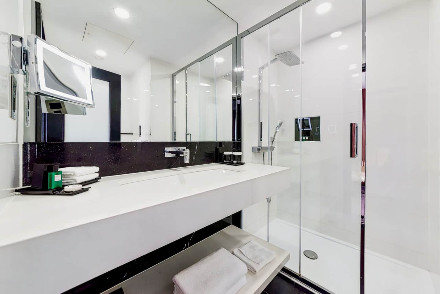 M by Montcalm
