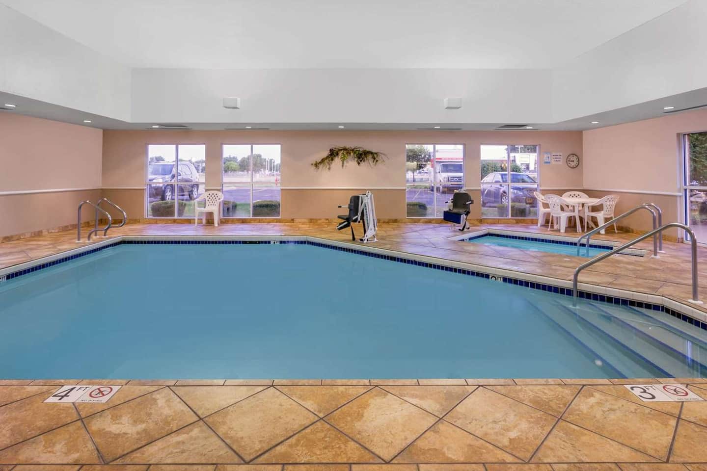 Super 8 by Wyndham Madison South