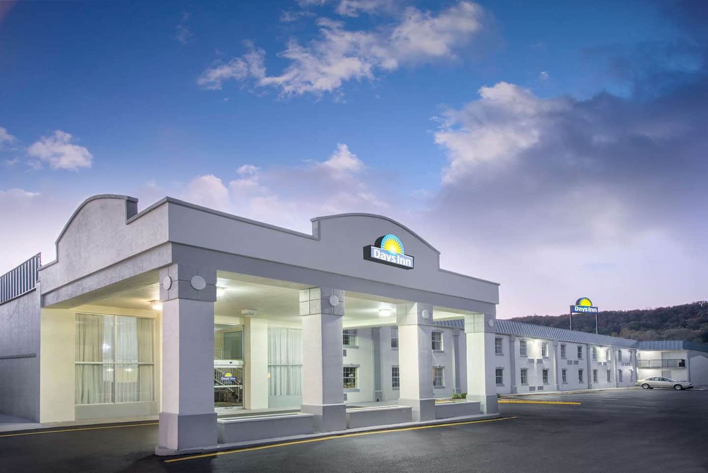 Days Inn by Wyndham Roanoke Hollins Near I-81