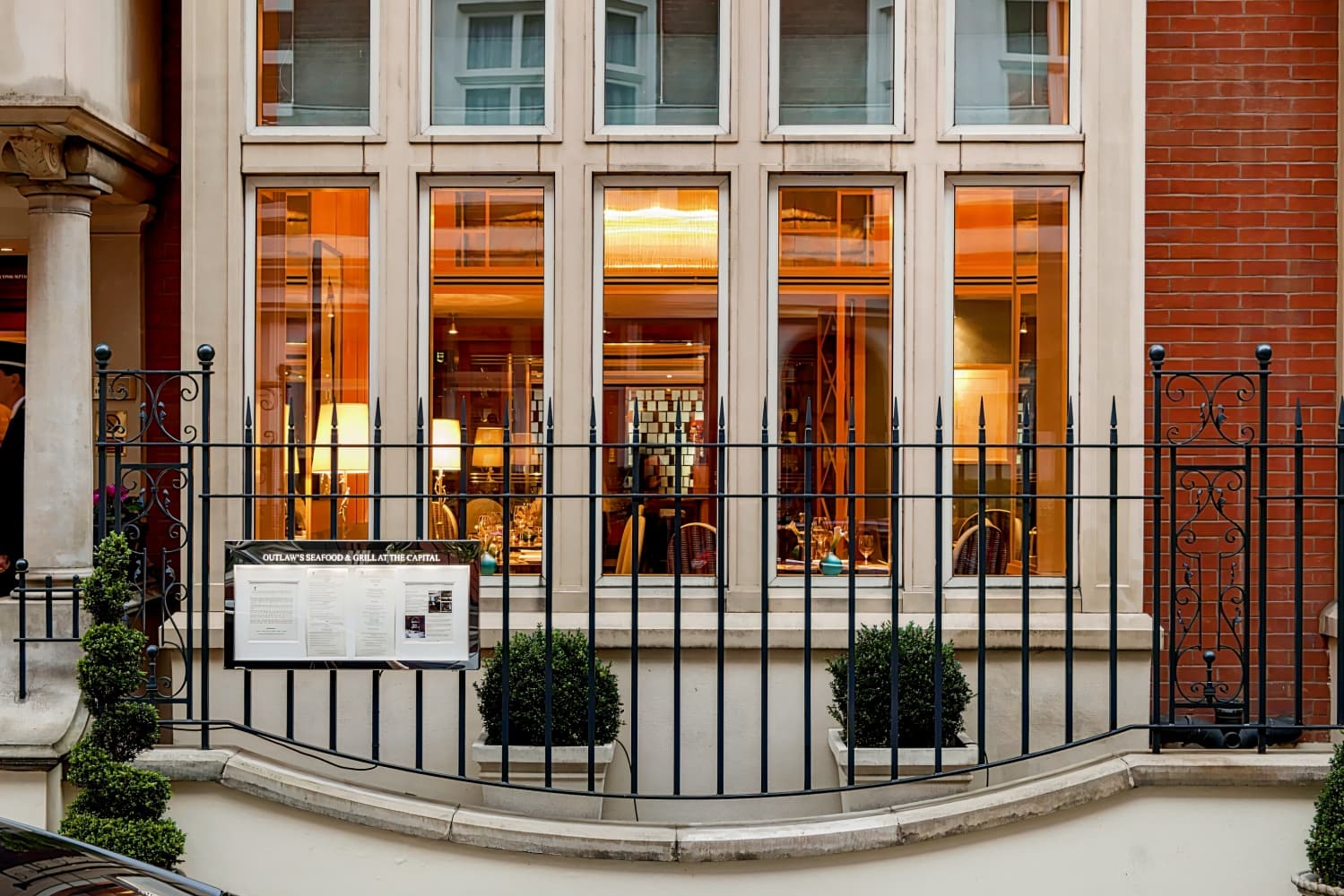 The Capital Hotel, Apartments & Townhouse