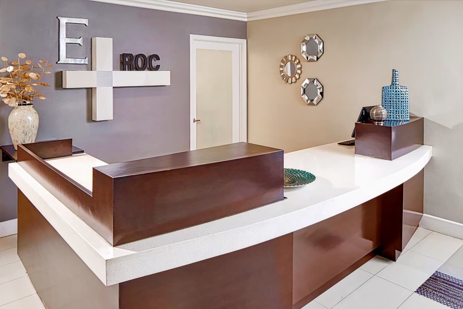 Eden Roc Inn & Suites