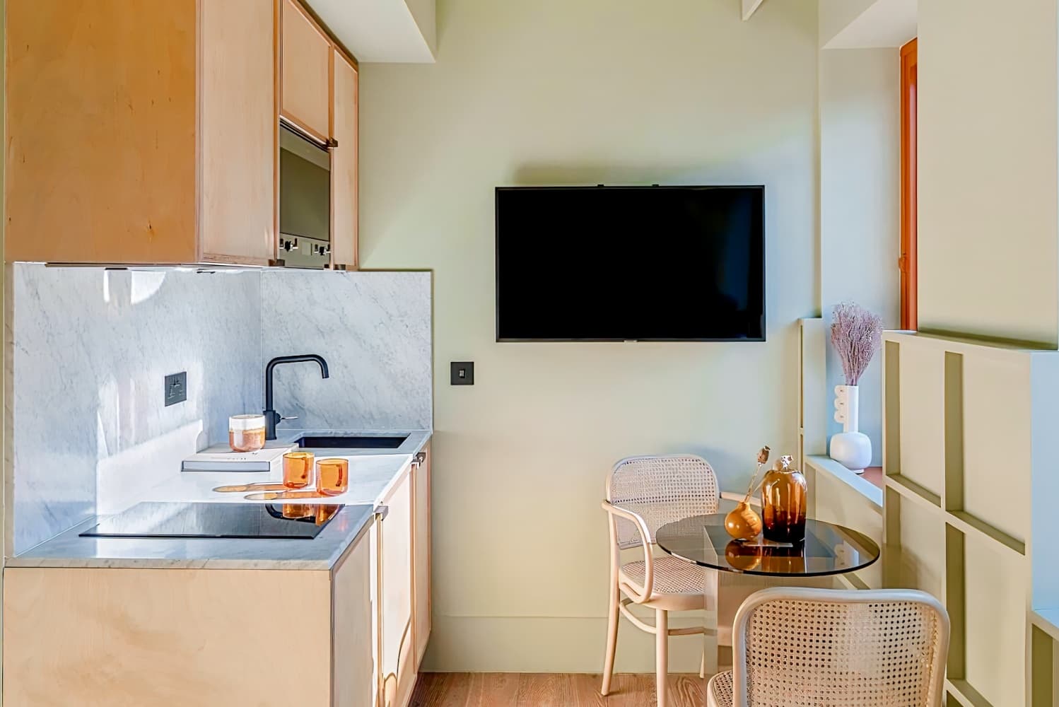 Locke at Broken Wharf