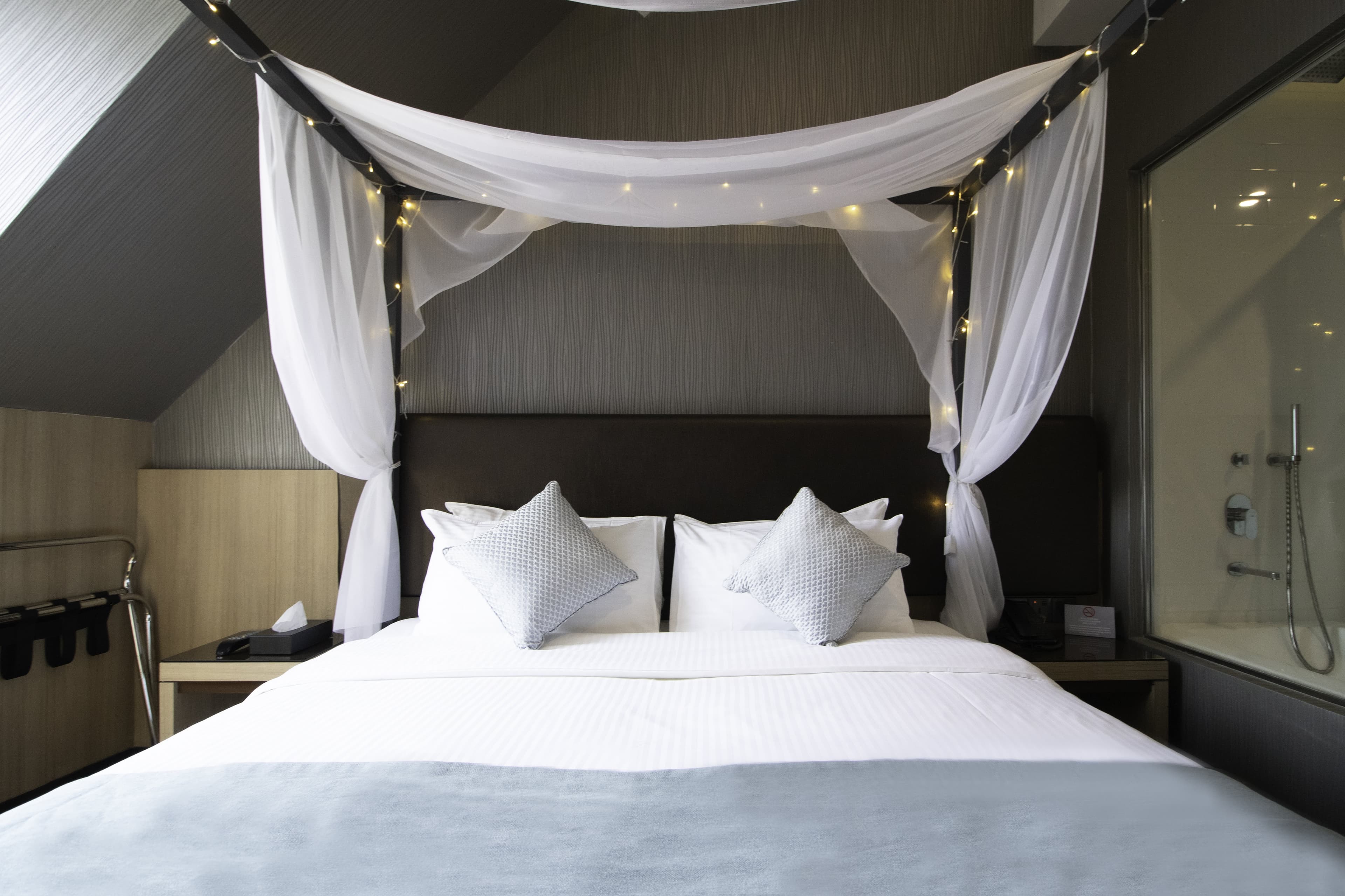 Hotel NuVe Stellar (formerly Aqueen Kitchener)