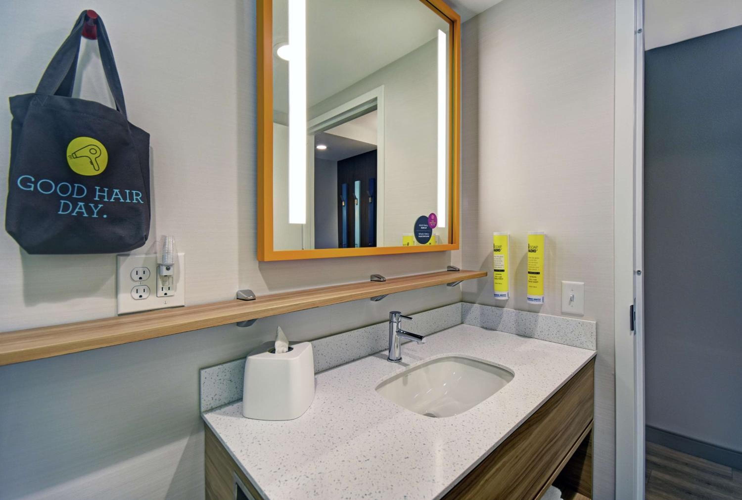 Tru by Hilton Portland Airport Area