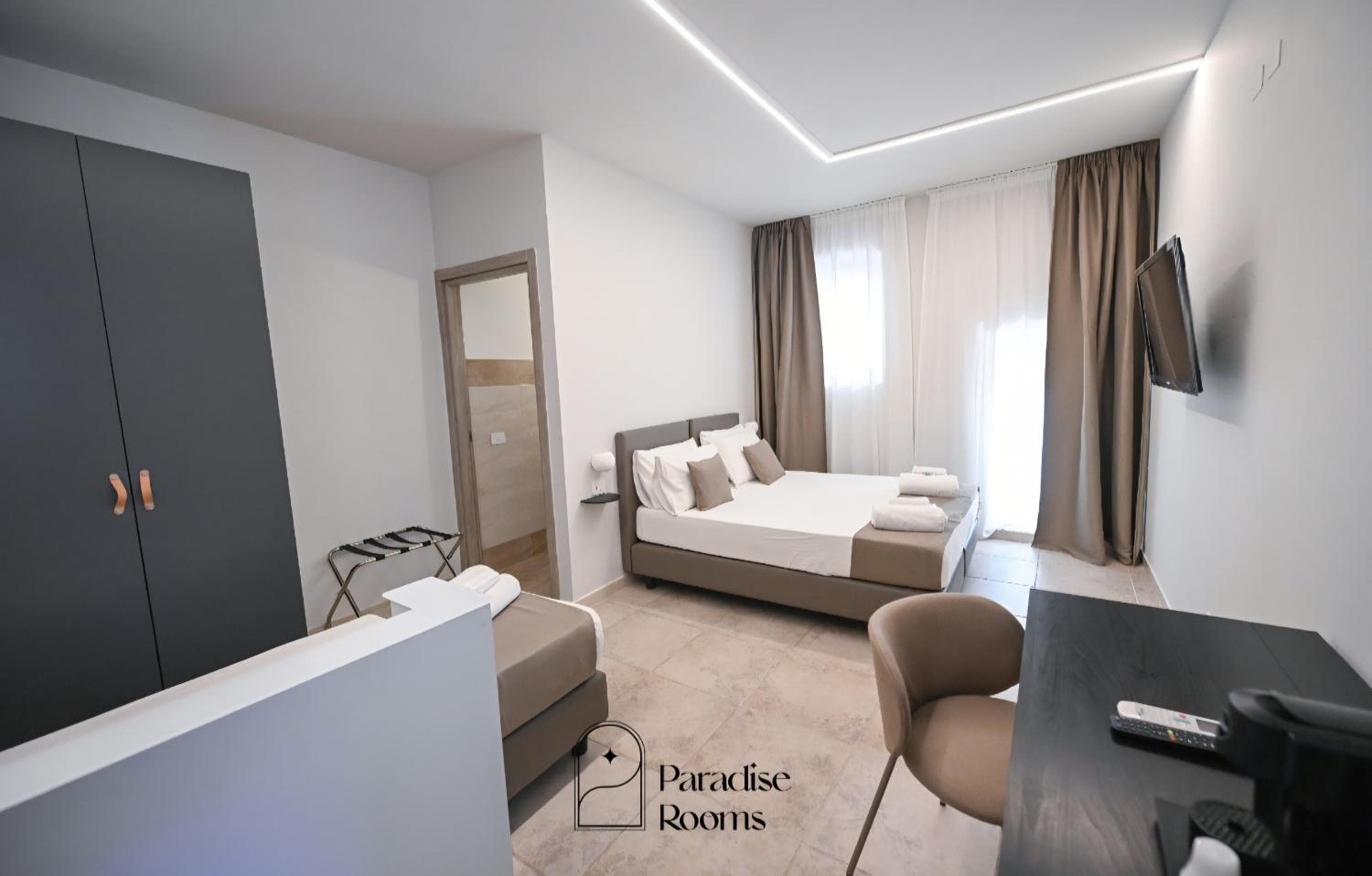 Hotel Paradise Rooms