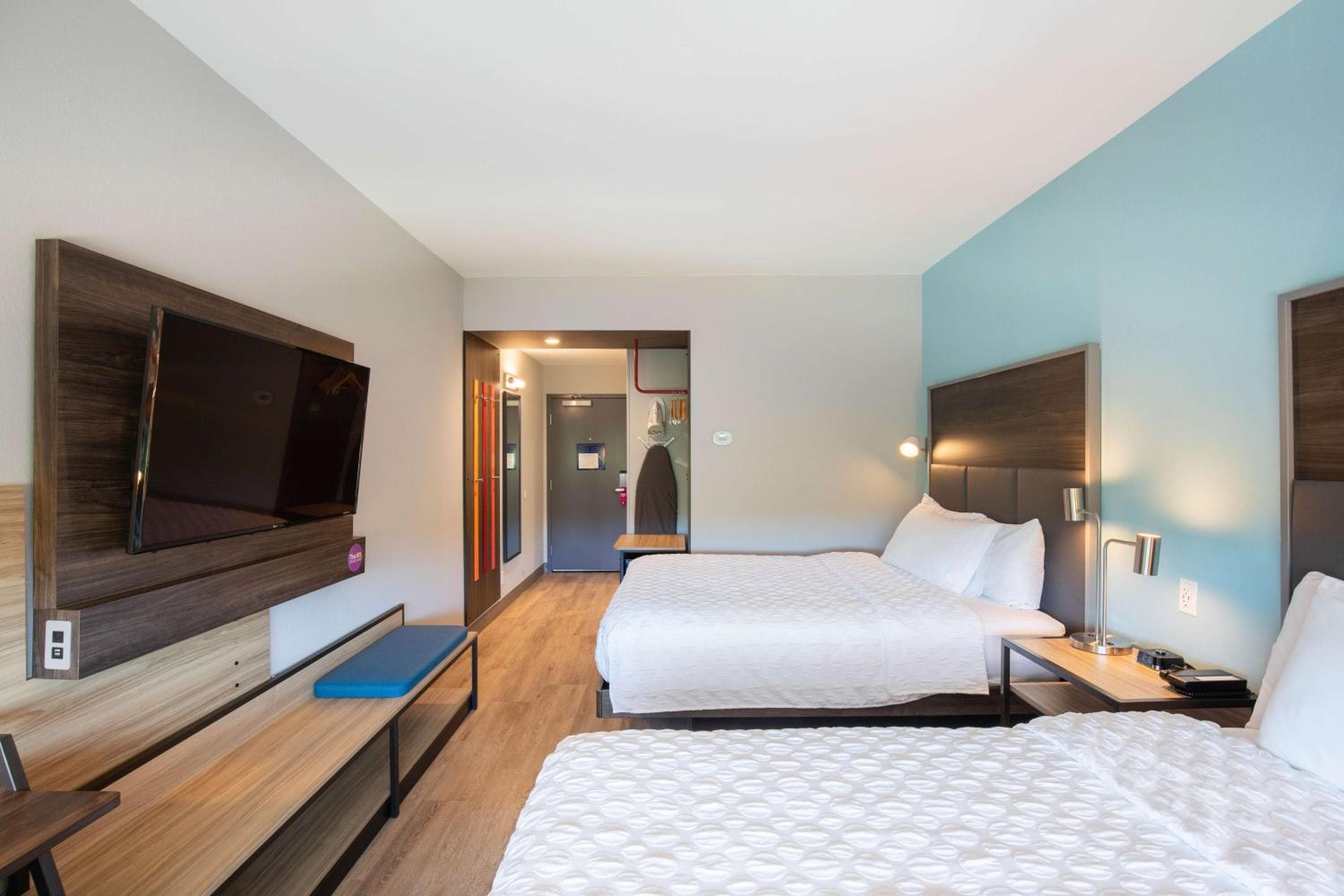 Tru by Hilton Eugene