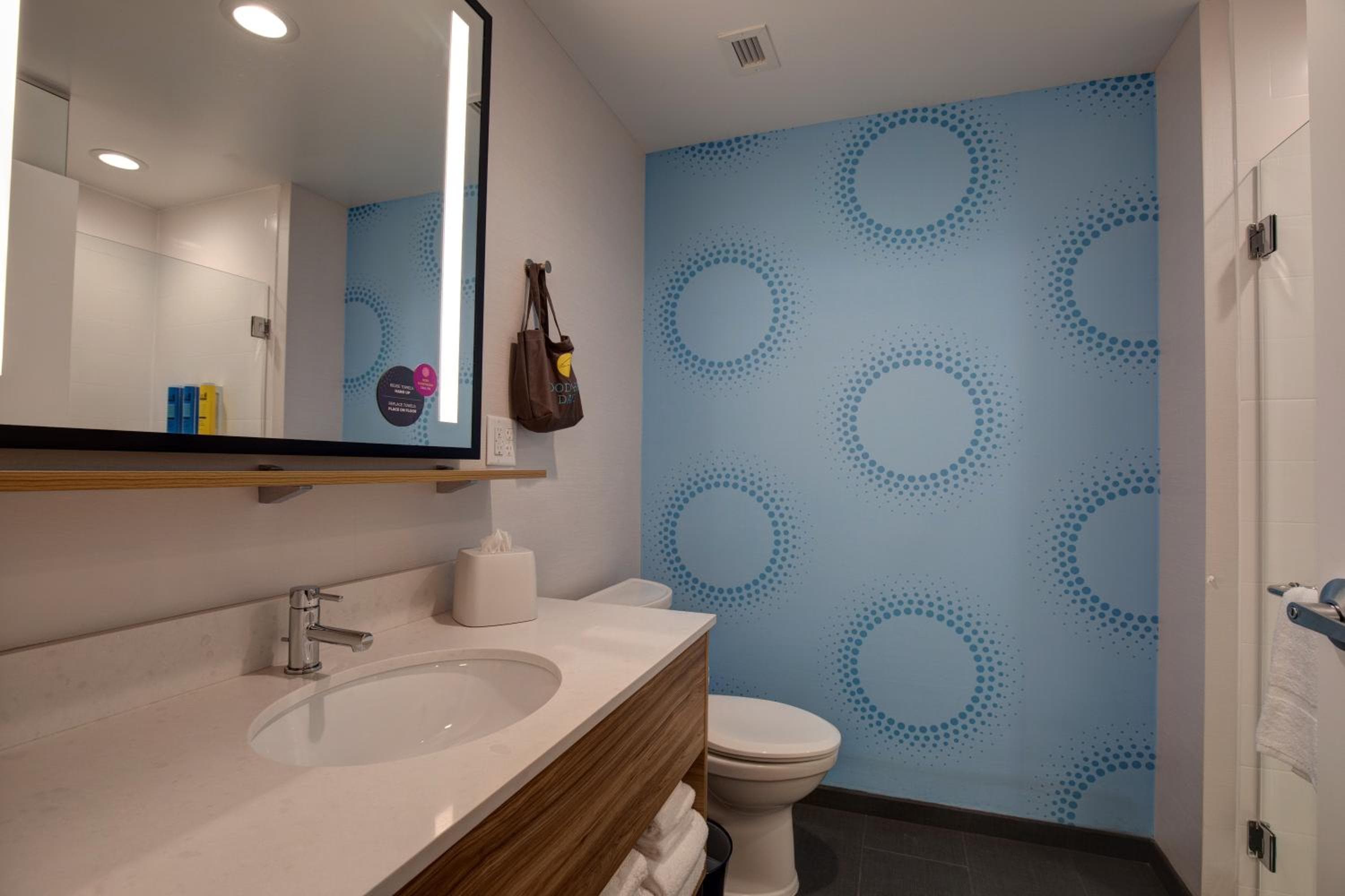 Tru by Hilton Eugene