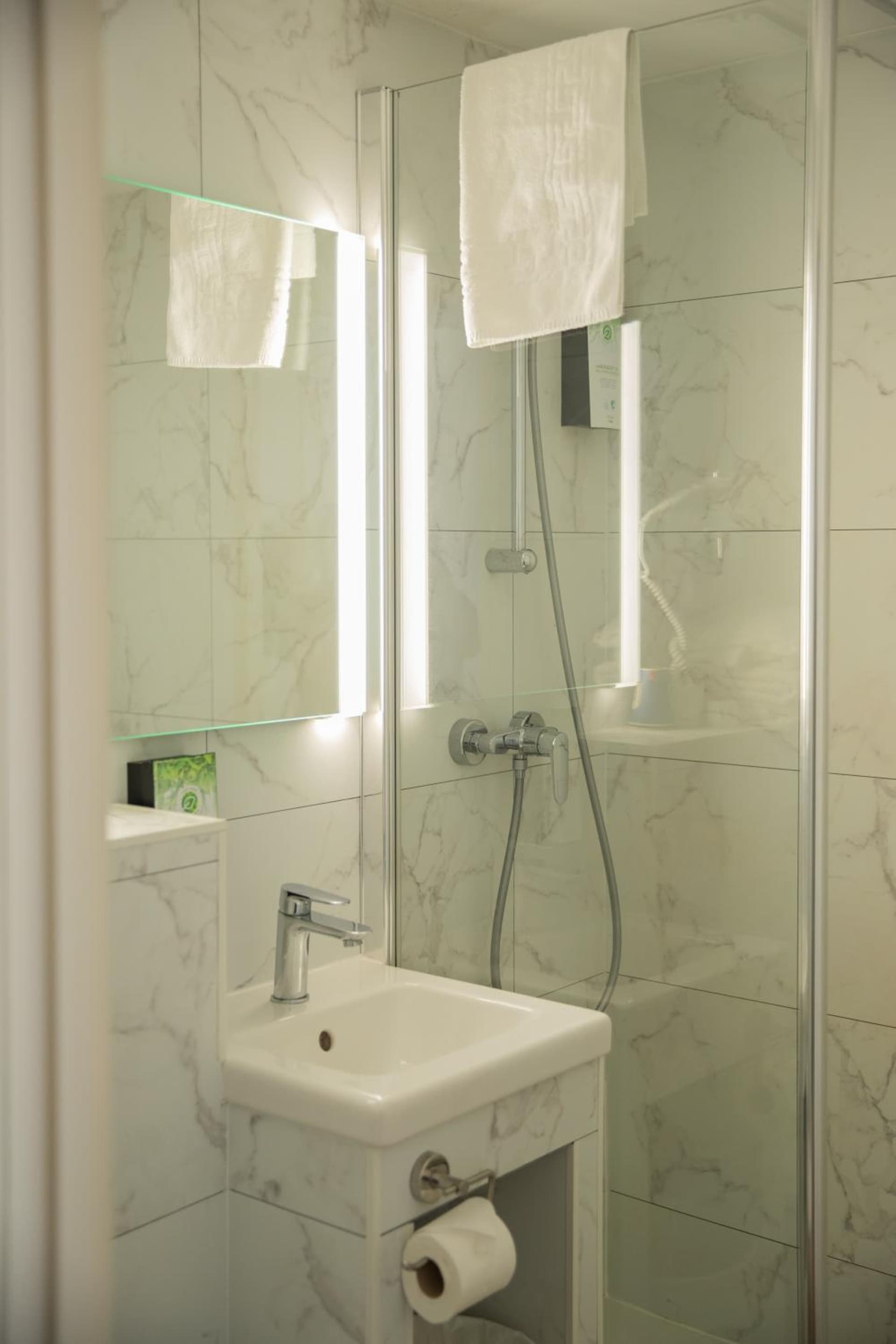 Brit Hotel Confort Nîmes Ouest