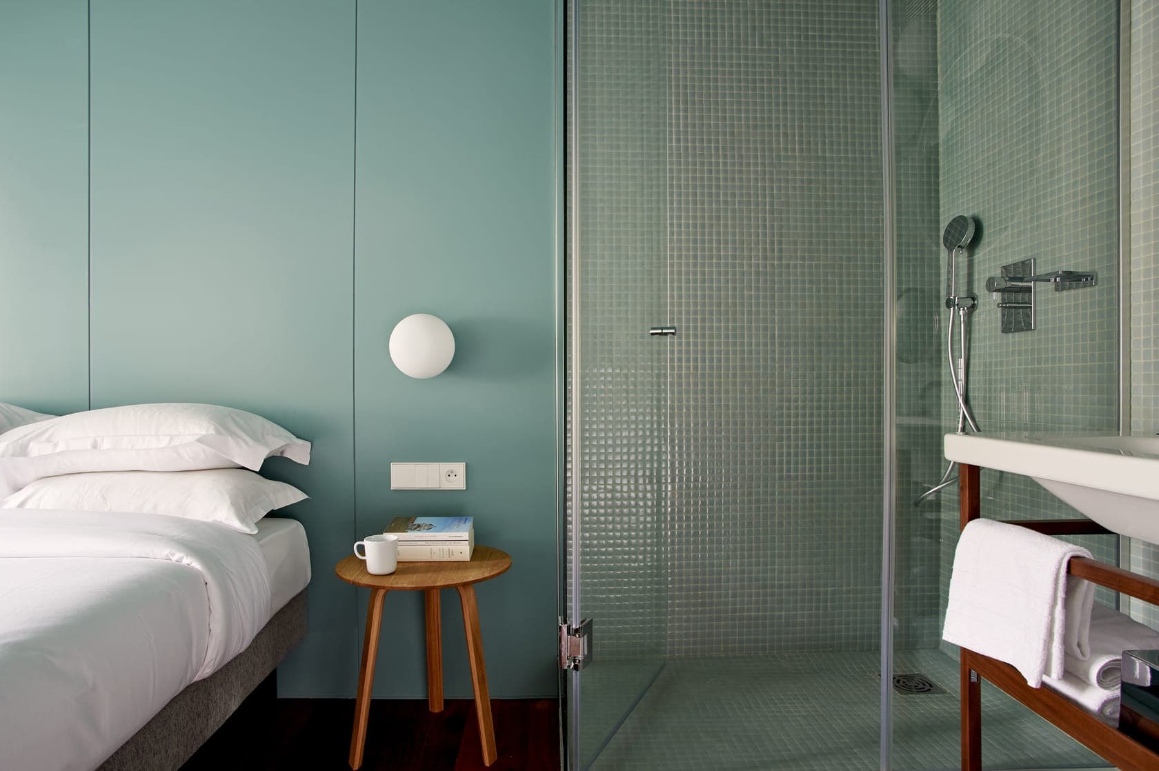 Chambre en journée avec douche