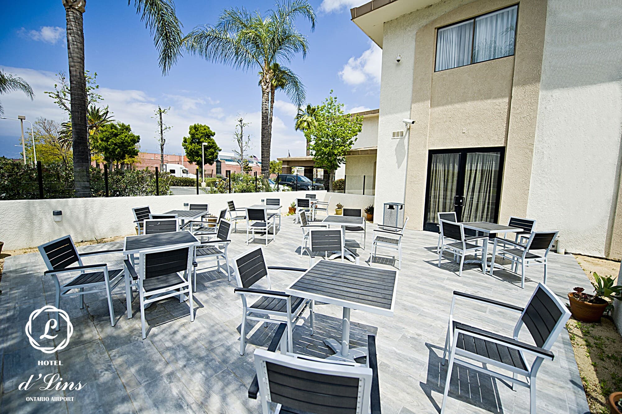 Hotel d’Lins Ontario Airport