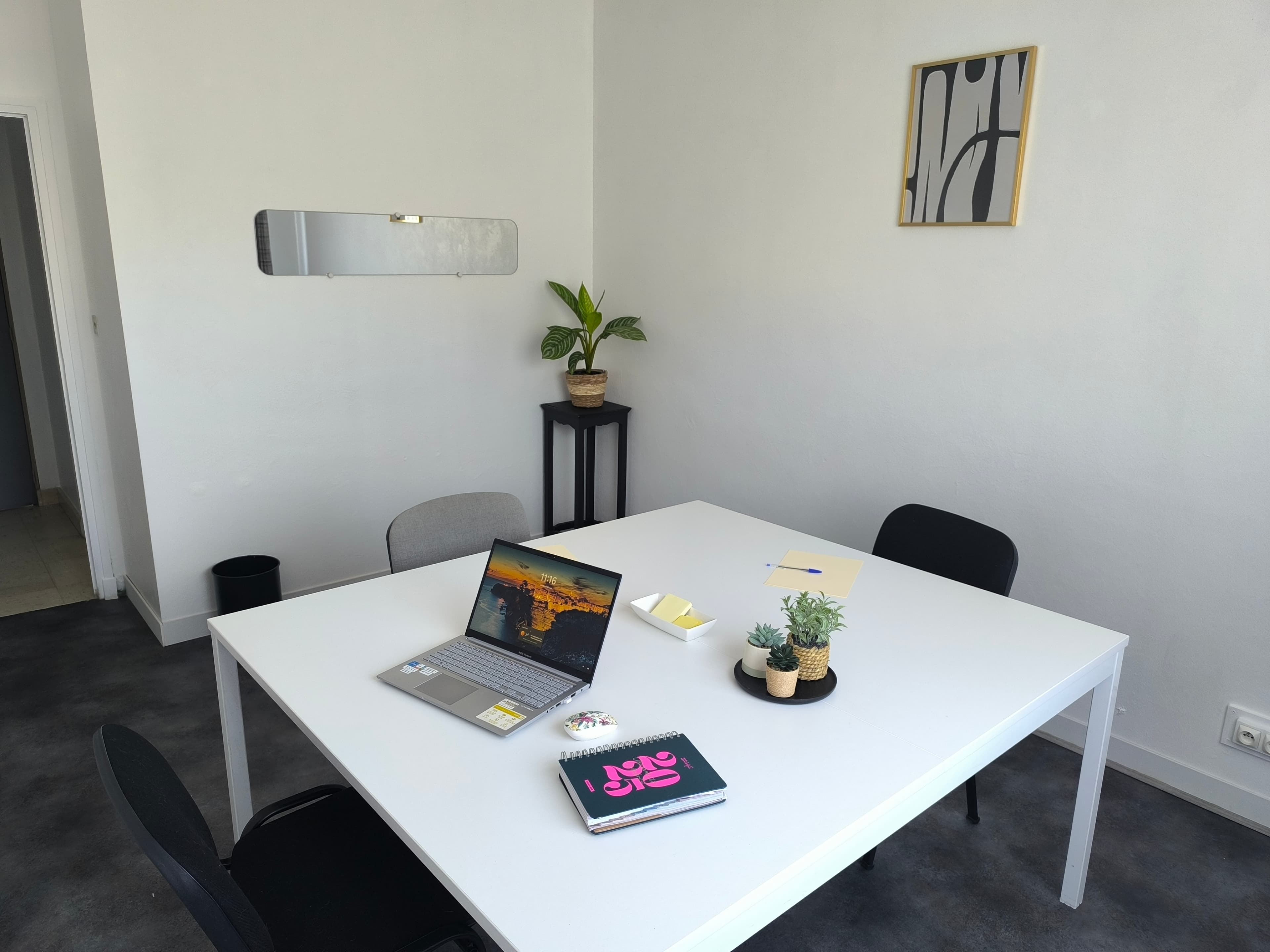 Adonis Lyon Est Artys Hotel