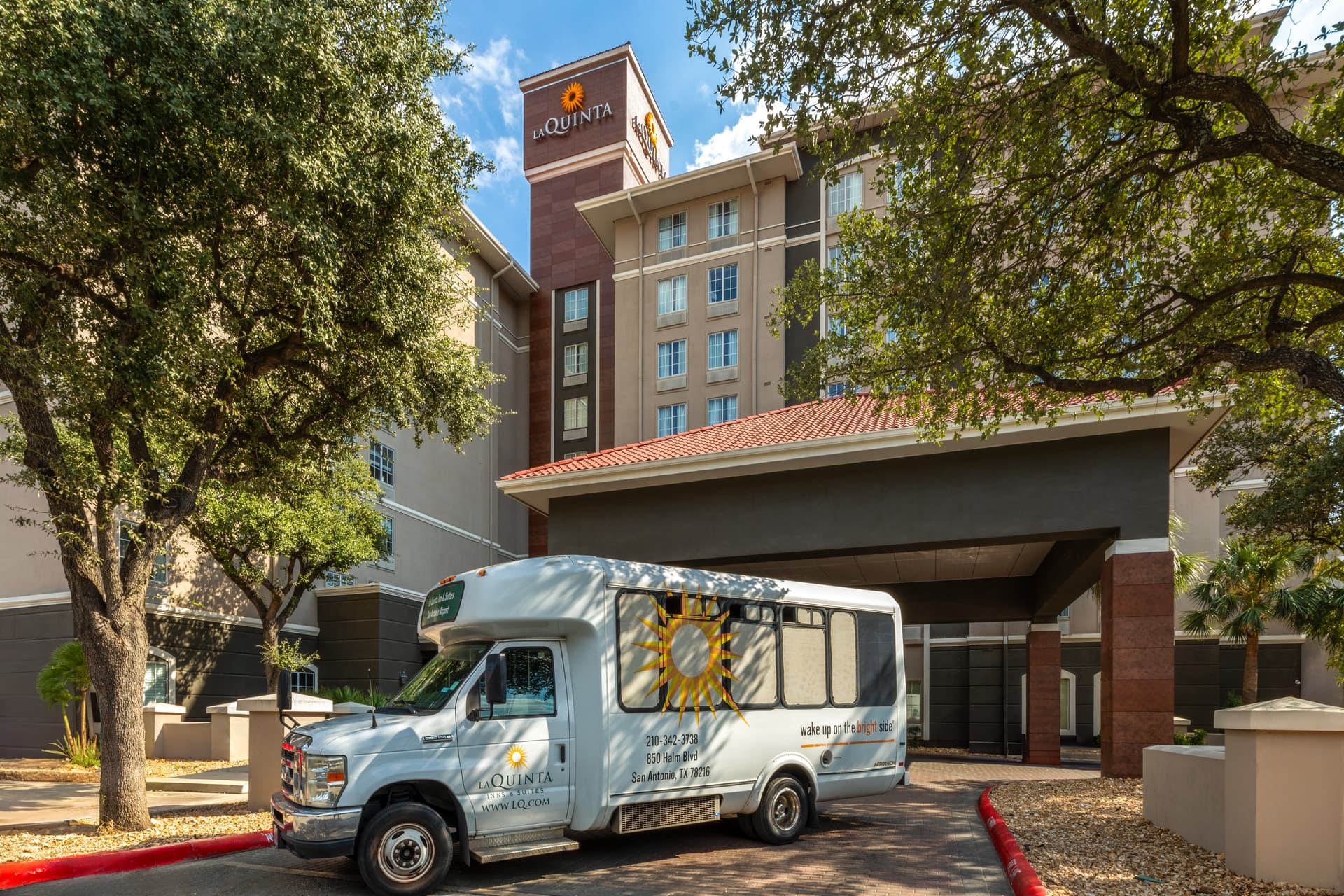 La Quinta Inn & Suites by Wyndham San Antonio Airport