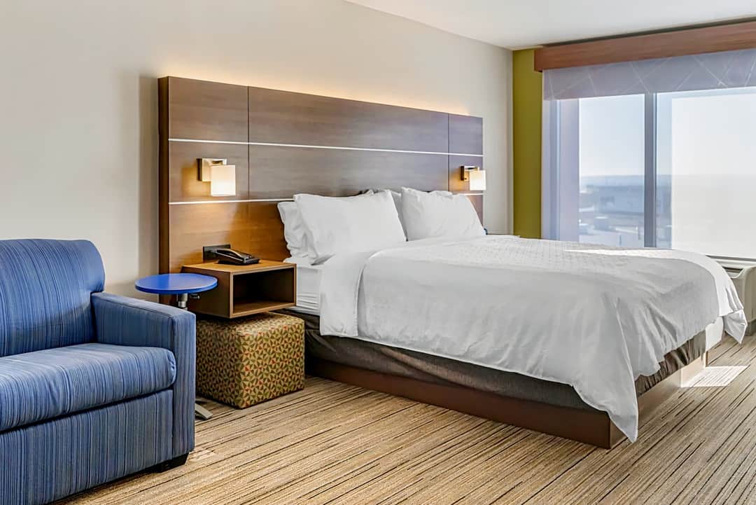 Holiday Inn Express & Suites Albuquerque Midtown