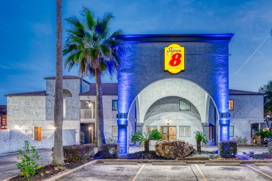 Super 8 by Wyndham Houston/ Webster - NASA