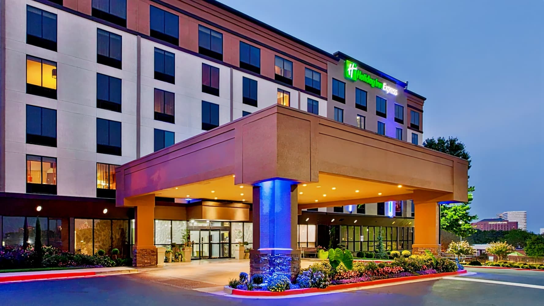 Holiday Inn Express Galleria Ballpark