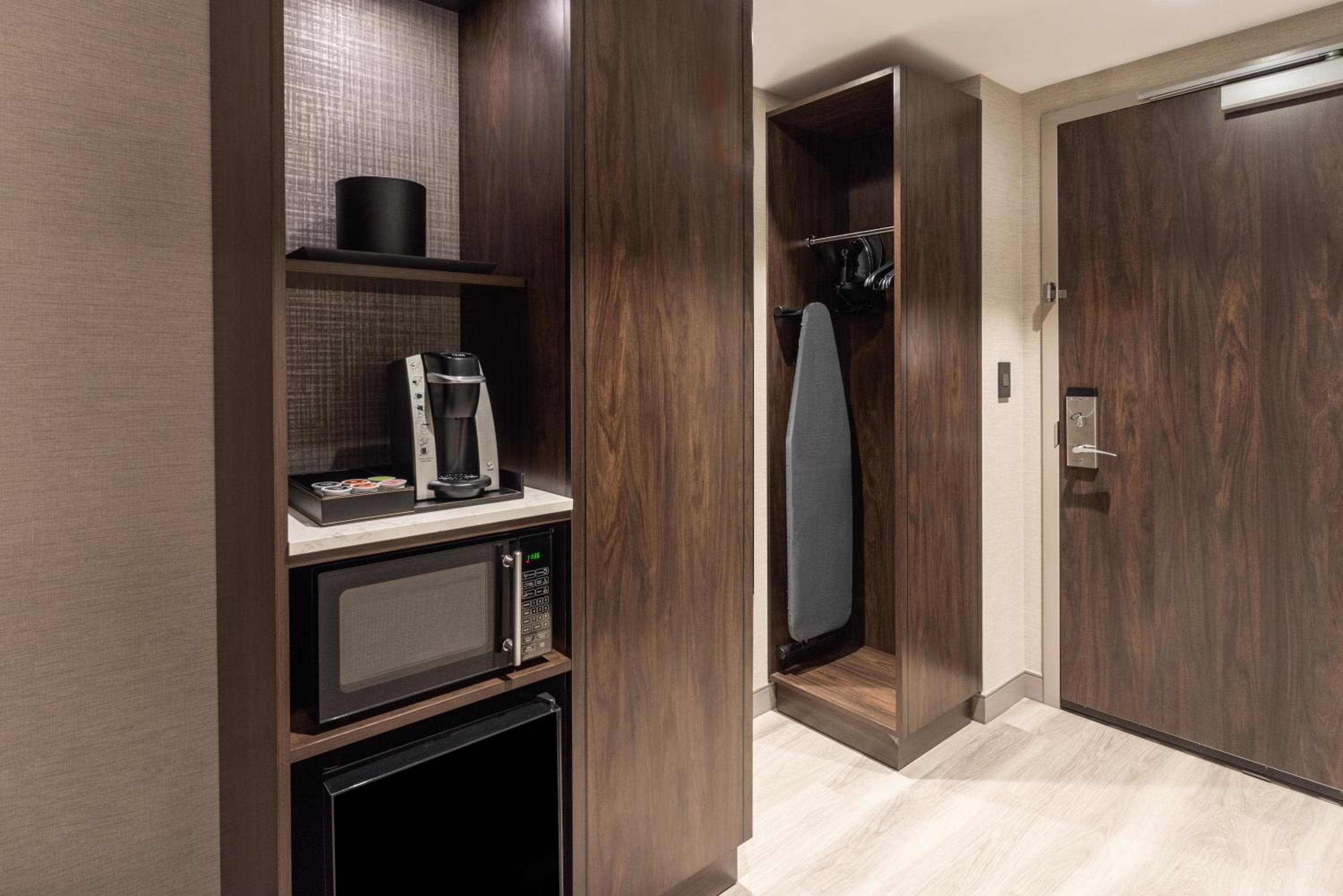 Holiday Inn Boston Logan Airport - Chelsea