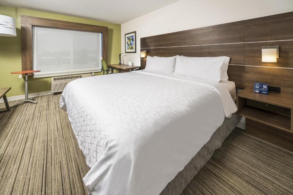 Holiday Inn Express Chicago Northwest-Vernon Hills, an IHG Hotel