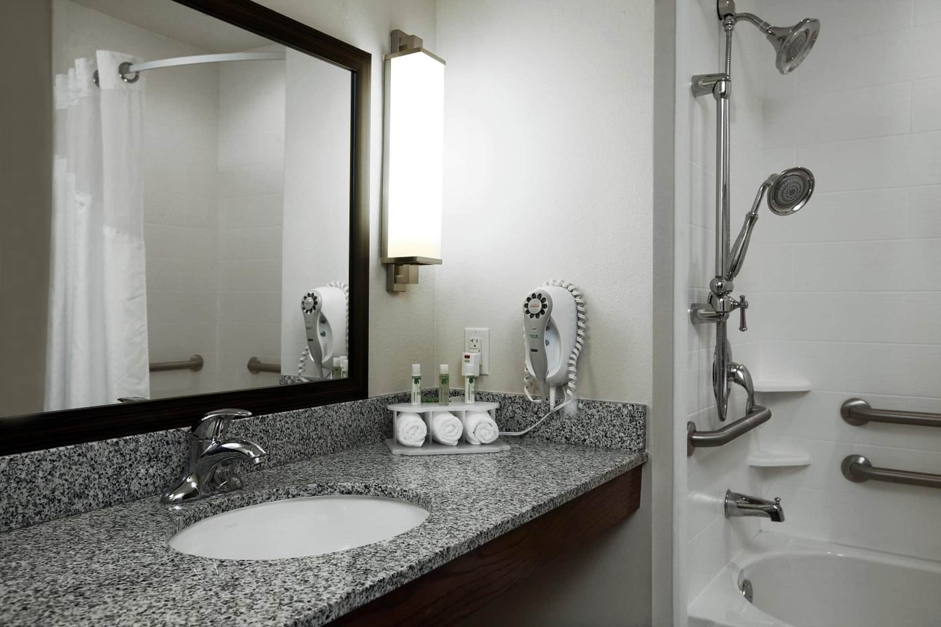 Holiday Inn Express & Suites Omaha South Ralston Arena