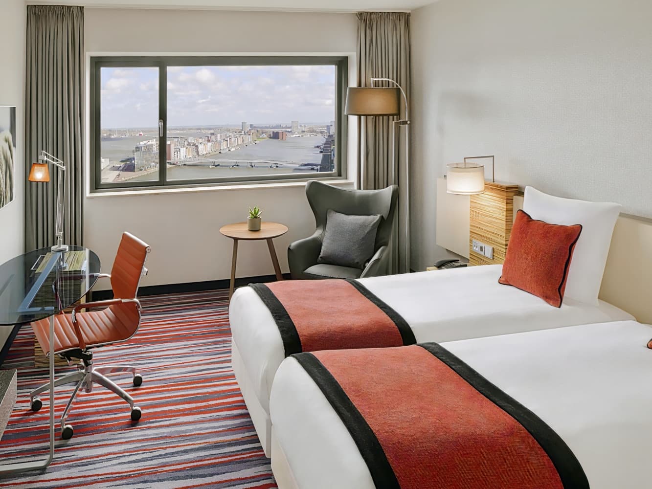 Mövenpick Hotel Amsterdam City Centre