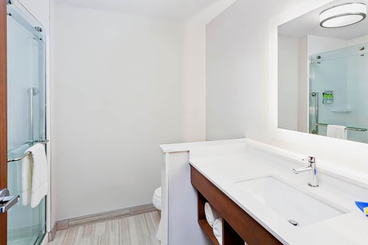 Holiday Inn Express & Suites - Fayetteville