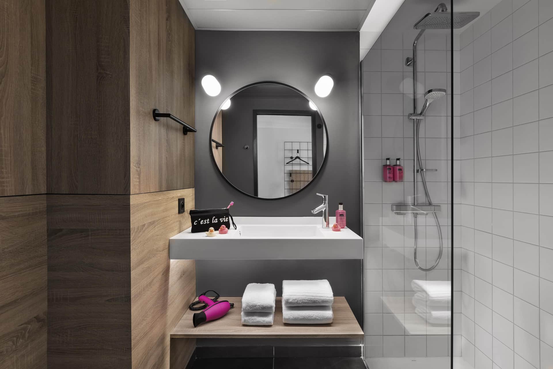 Moxy Lyon Airport