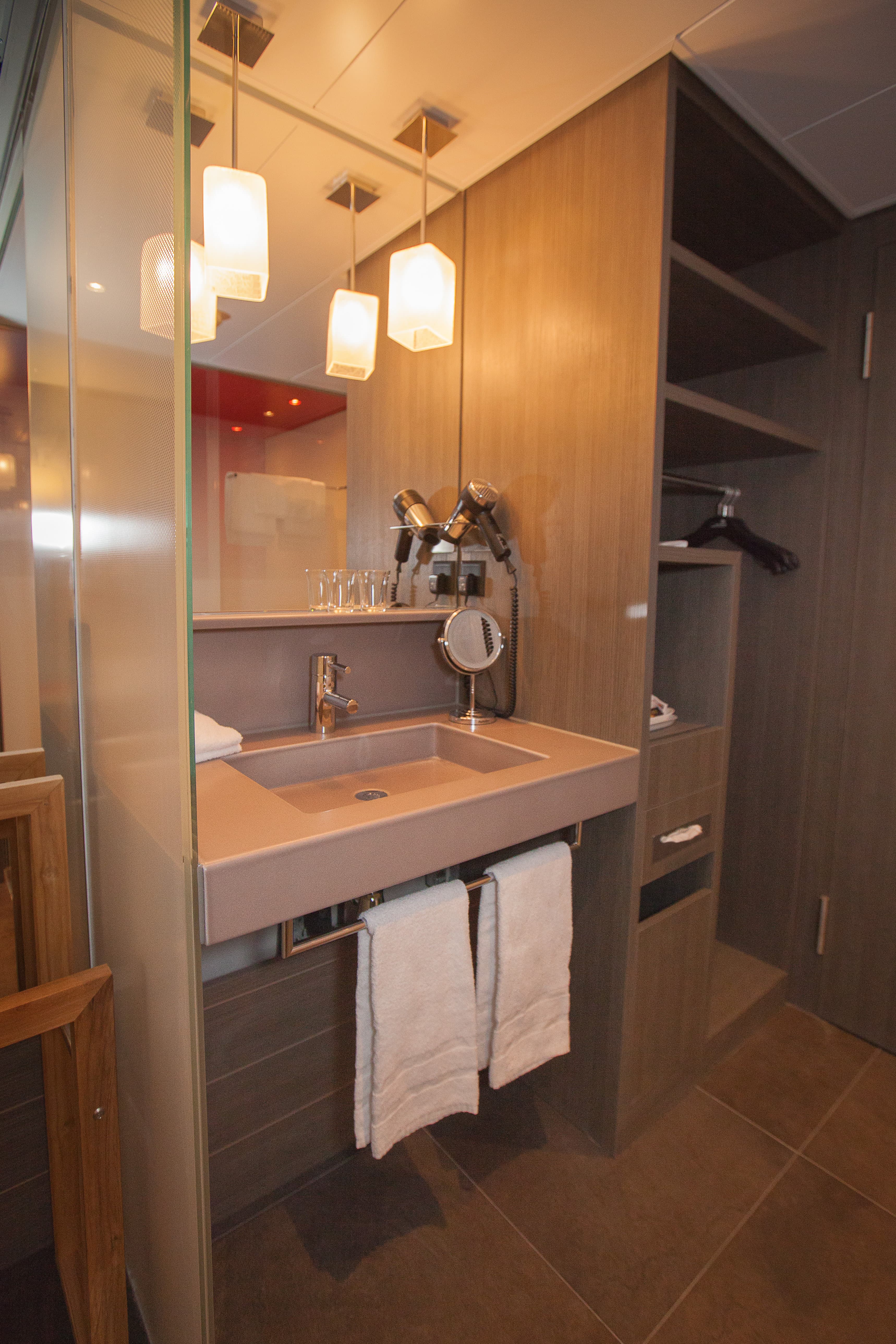 Hôtel Agora Swiss Night by Fassbind