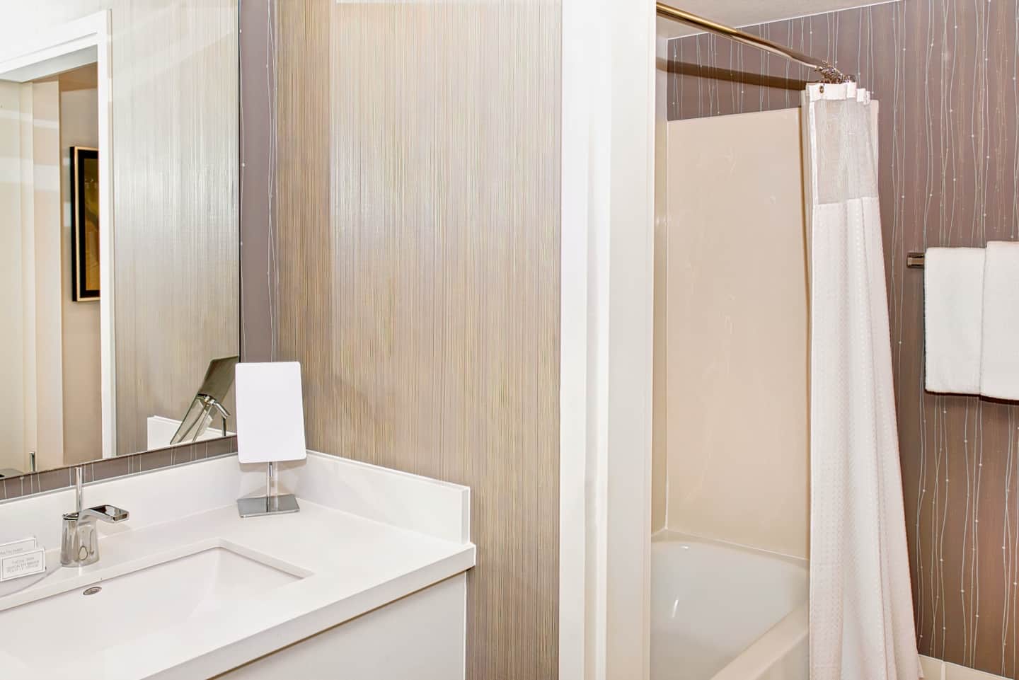 Courtyard by Marriott Oakland Airport