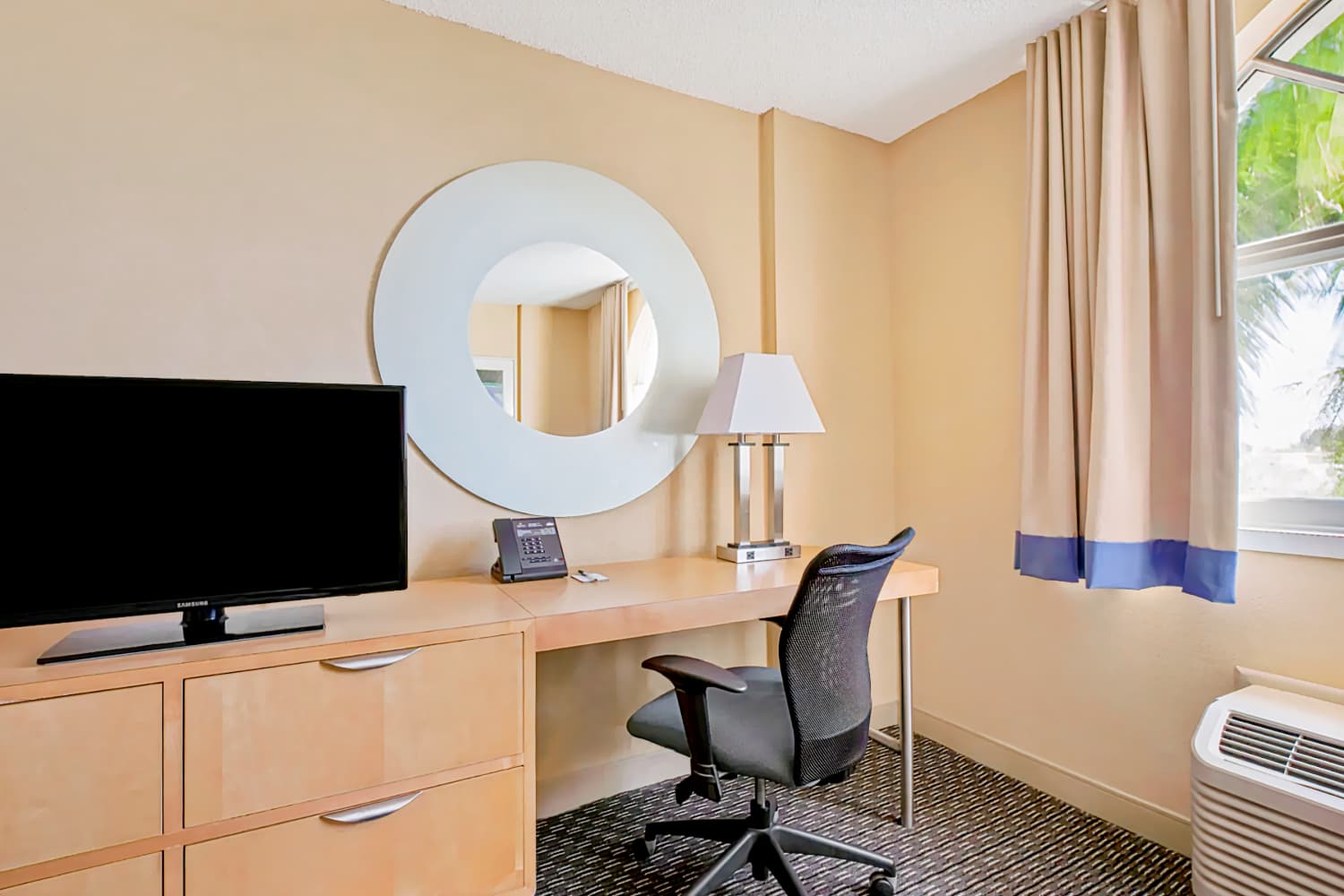 La Quinta Inn & Suites by Wyndham Sunrise