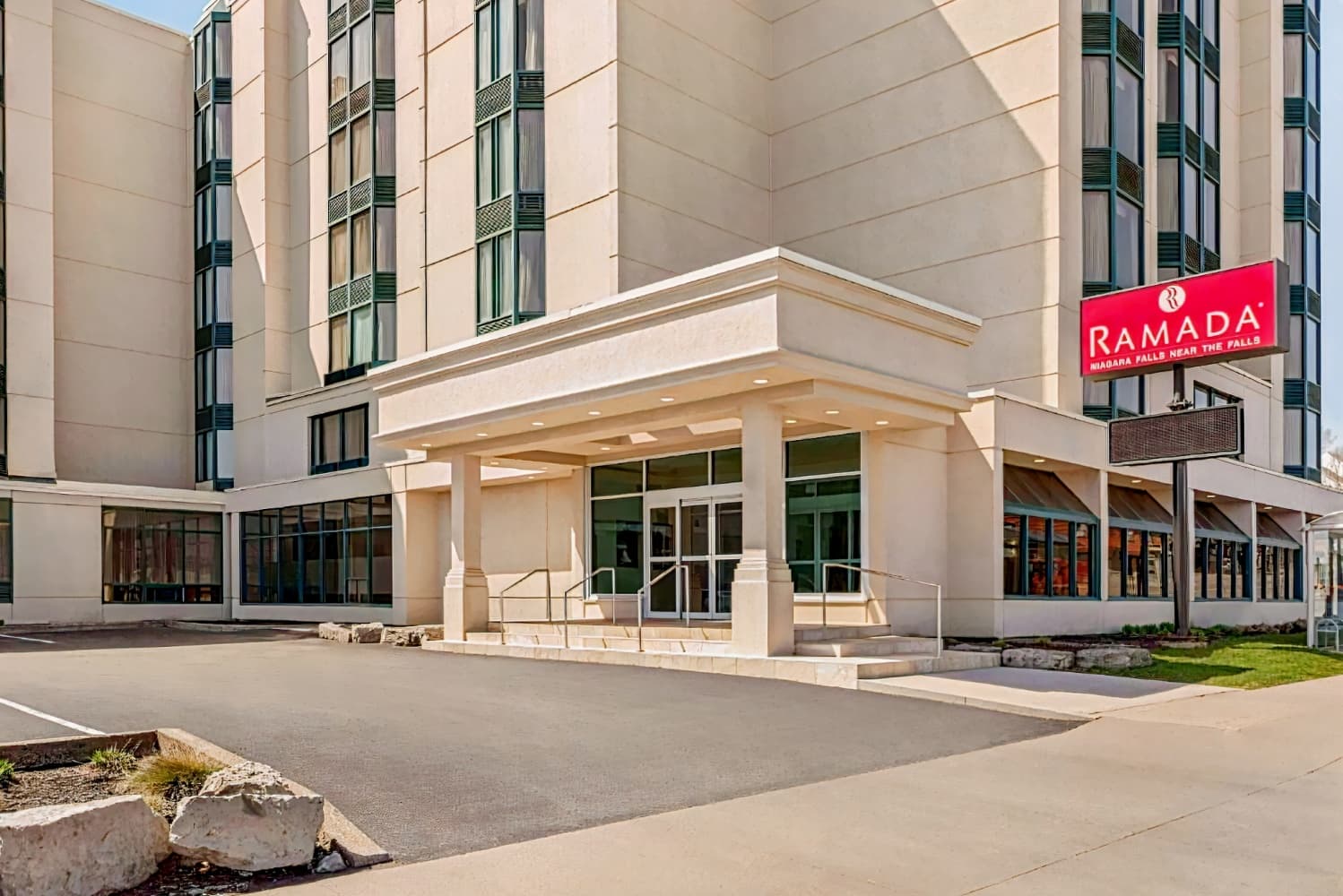 Ramada By Wyndham Niagara Falls near the Falls