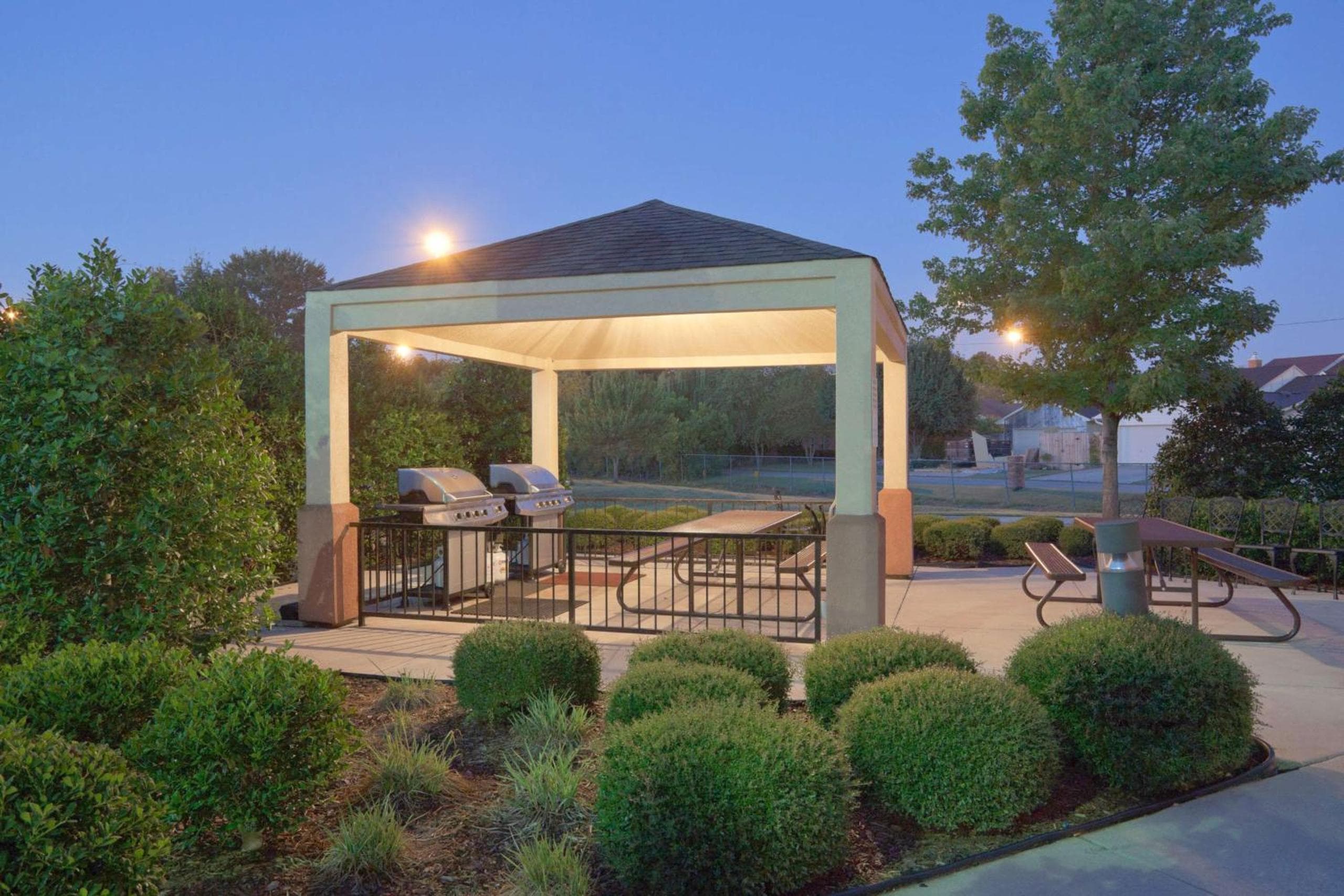 Sonesta Simply Suites Huntsville Research Park