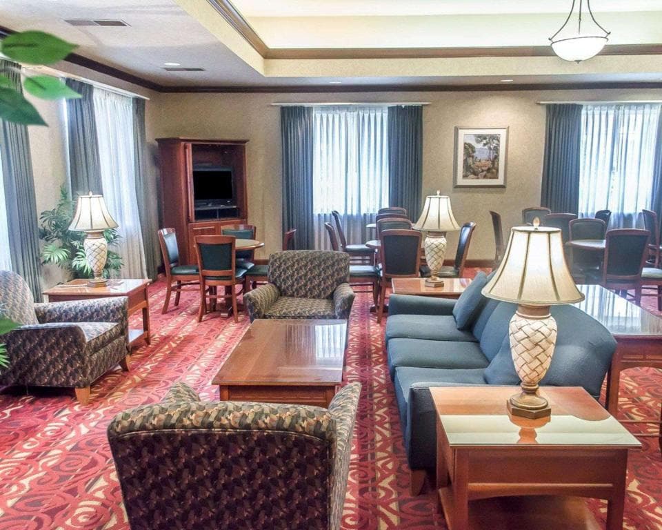 Days Inn by Wyndham Austintown