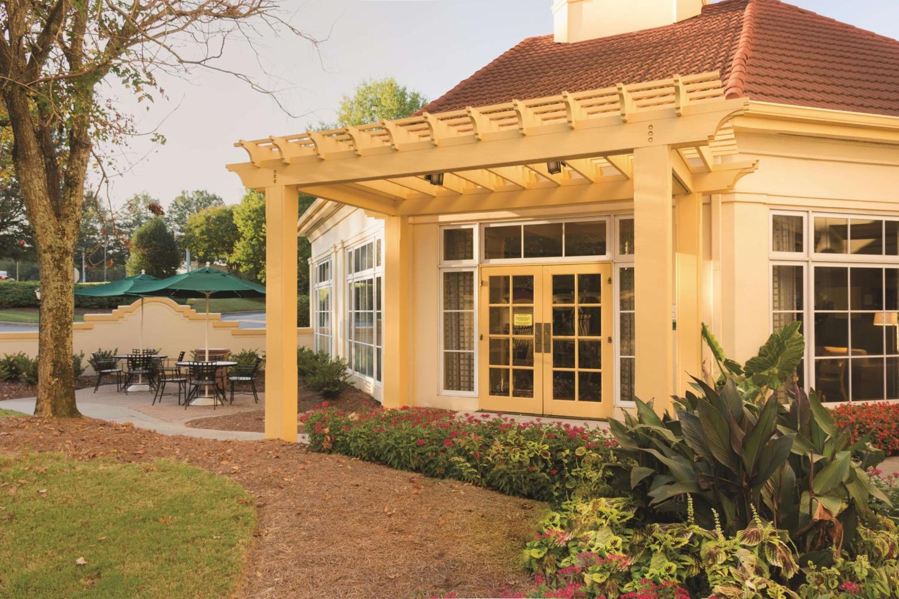 La Quinta Inn and Suites by Wyndham Atlanta Ballpark Galleria