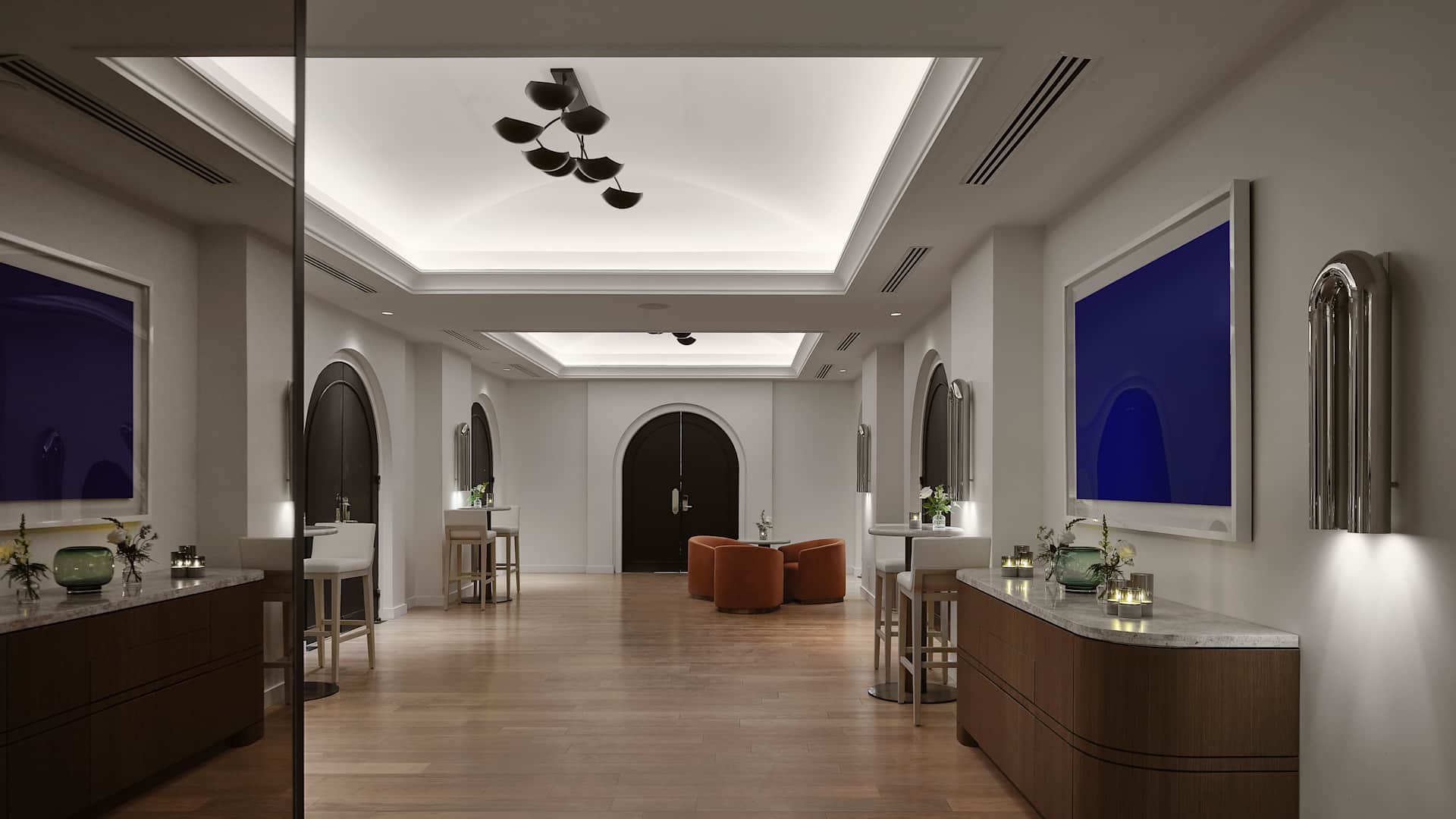 Vogue Hotel Montreal Downtown, Curio Collection by Hilton