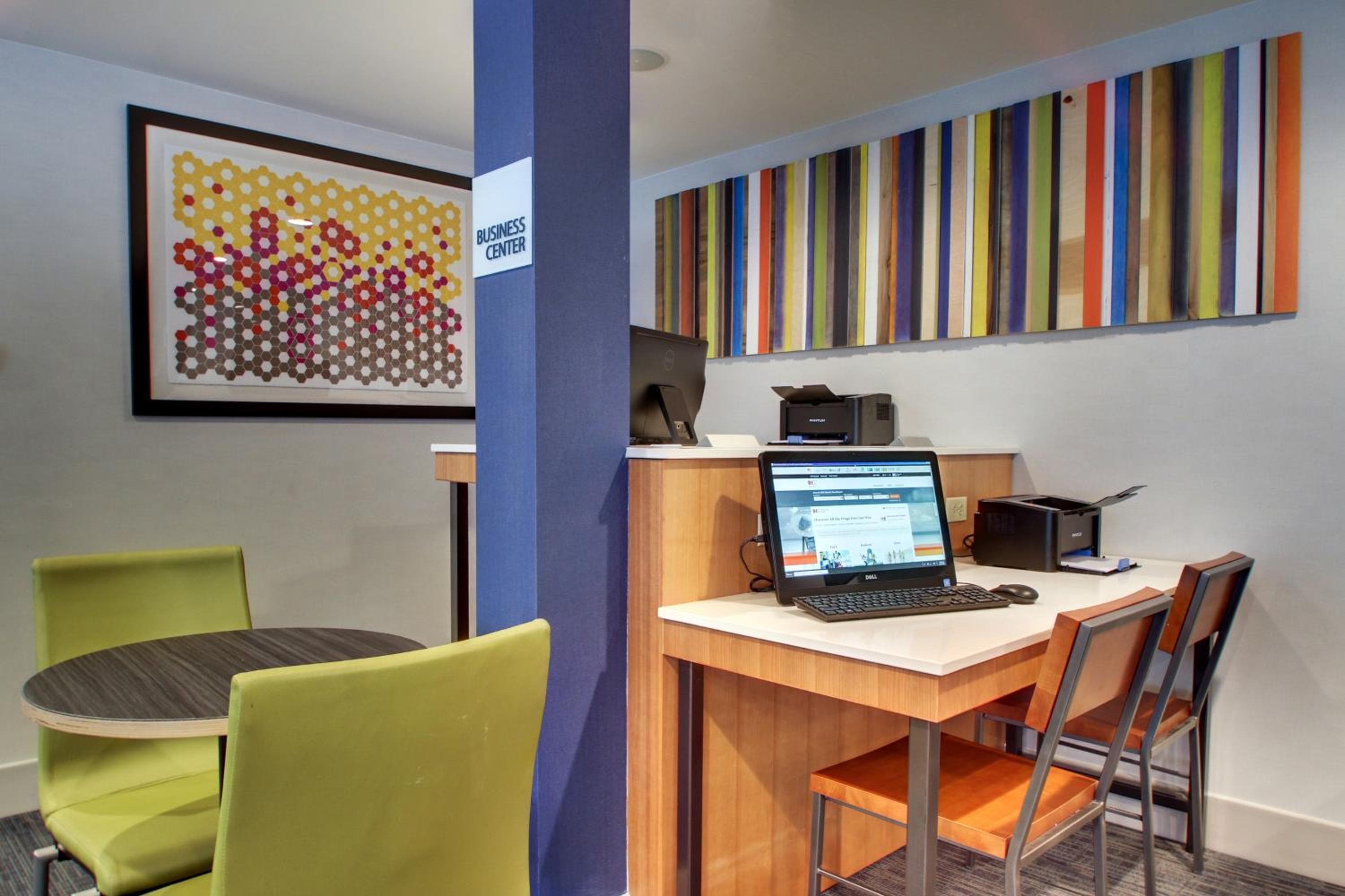 Holiday Inn Express & Suites - Lincoln East - White Mountains, an IHG Hotel