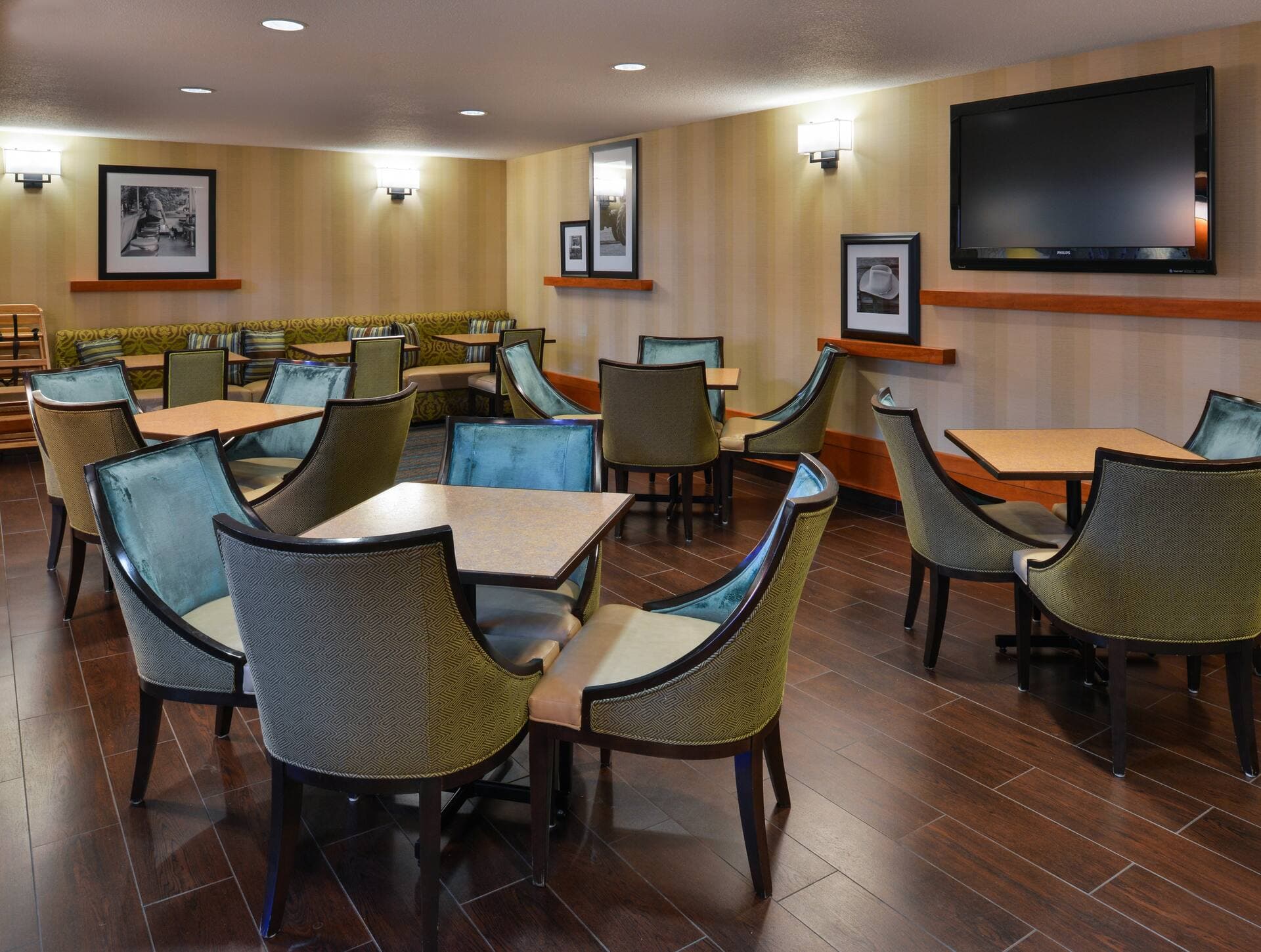 Hampton Inn & Suites by Hilton Calgary University NW