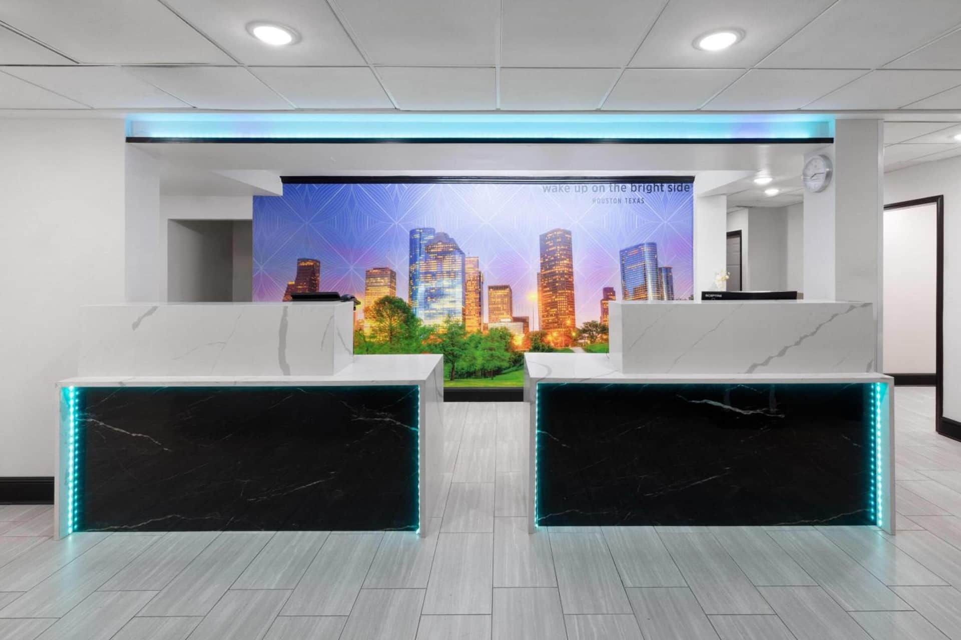 La Quinta Inn & Suites by Wyndham Houston Bush IAH South