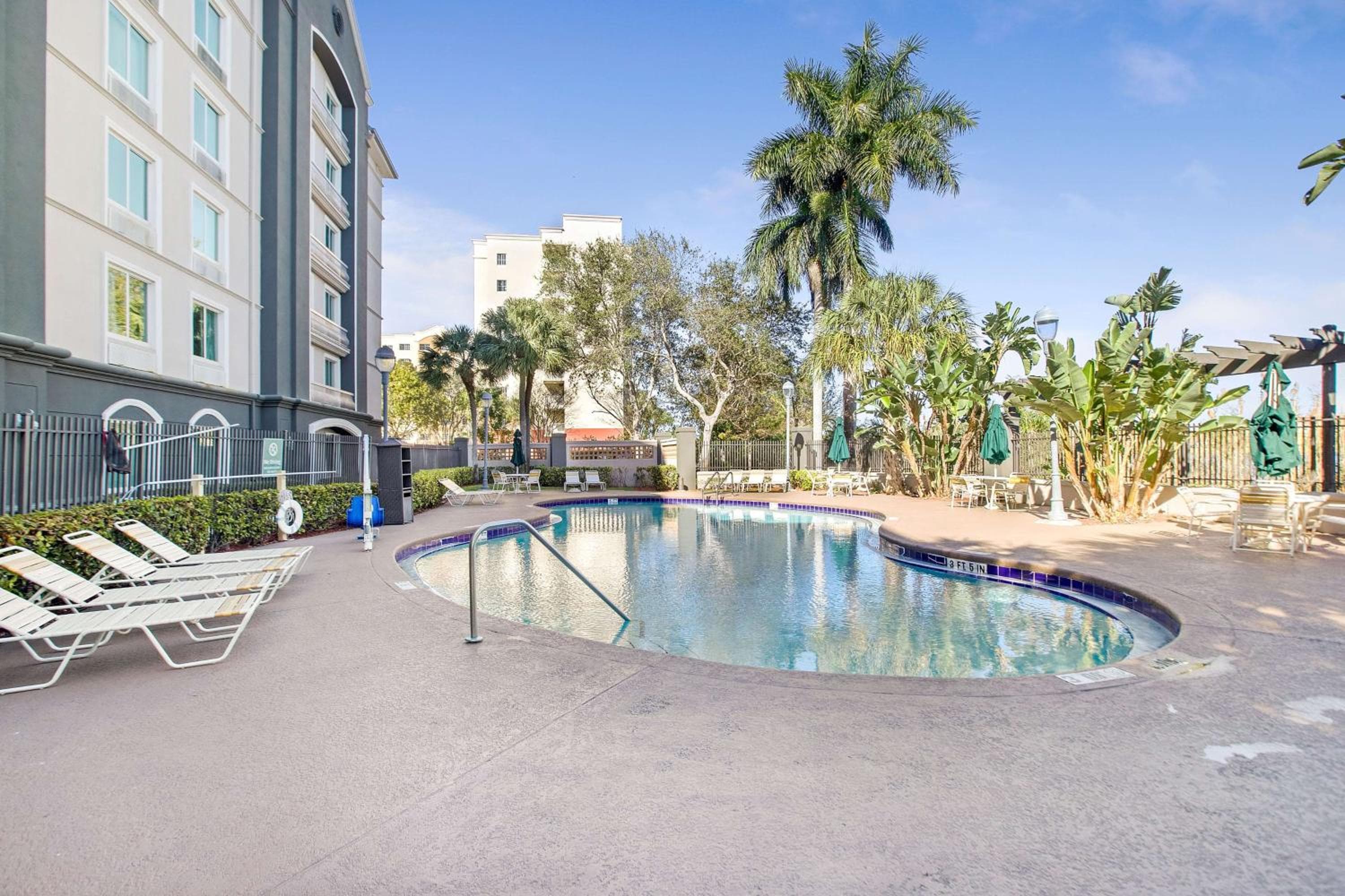 La Quinta Inn & Suites by Wyndham Ft. Lauderdale Airport
