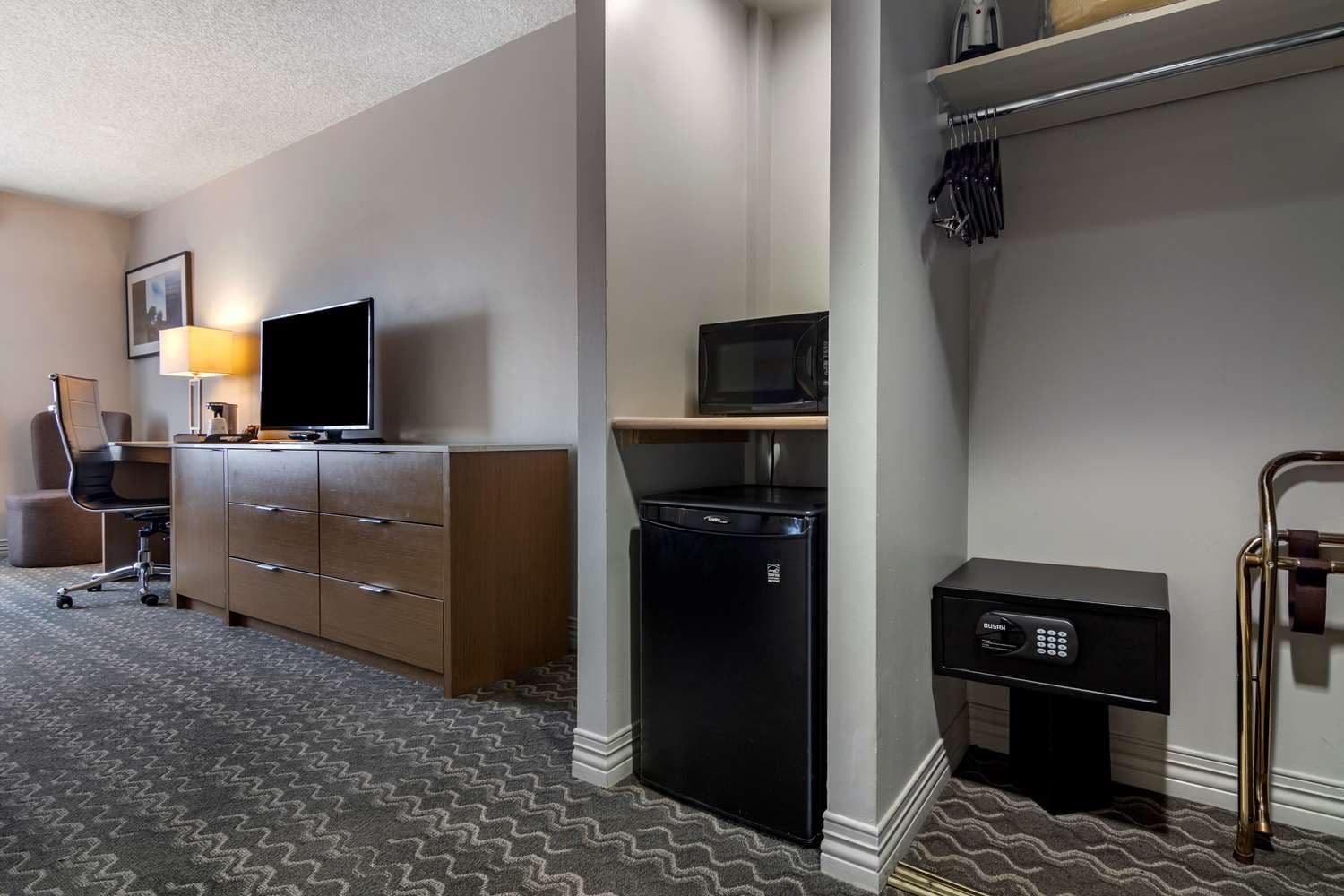 Best Western Plus Vancouver Airport Hotel
