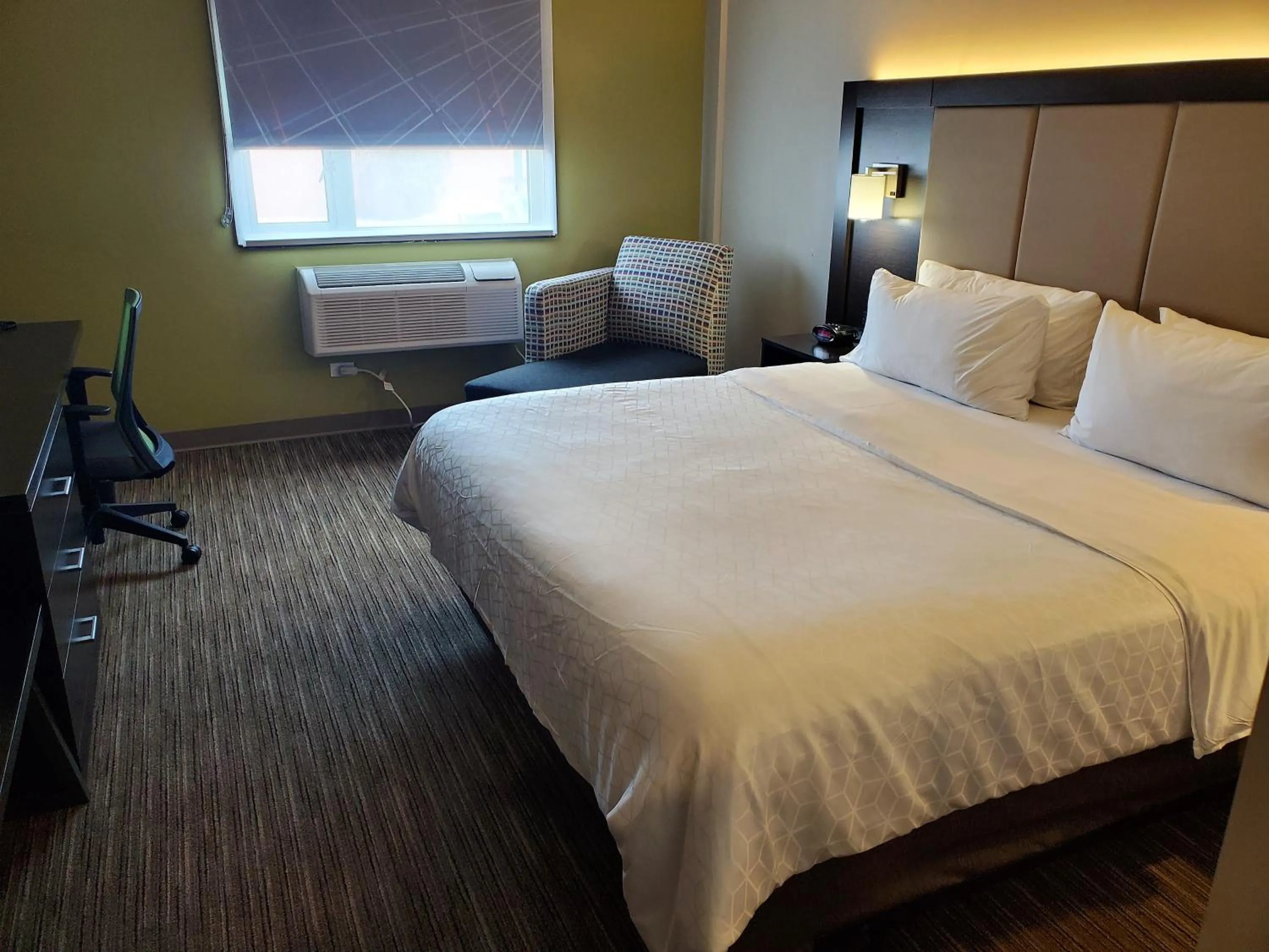 Holiday Inn Express Maspeth, an IHG Hotel