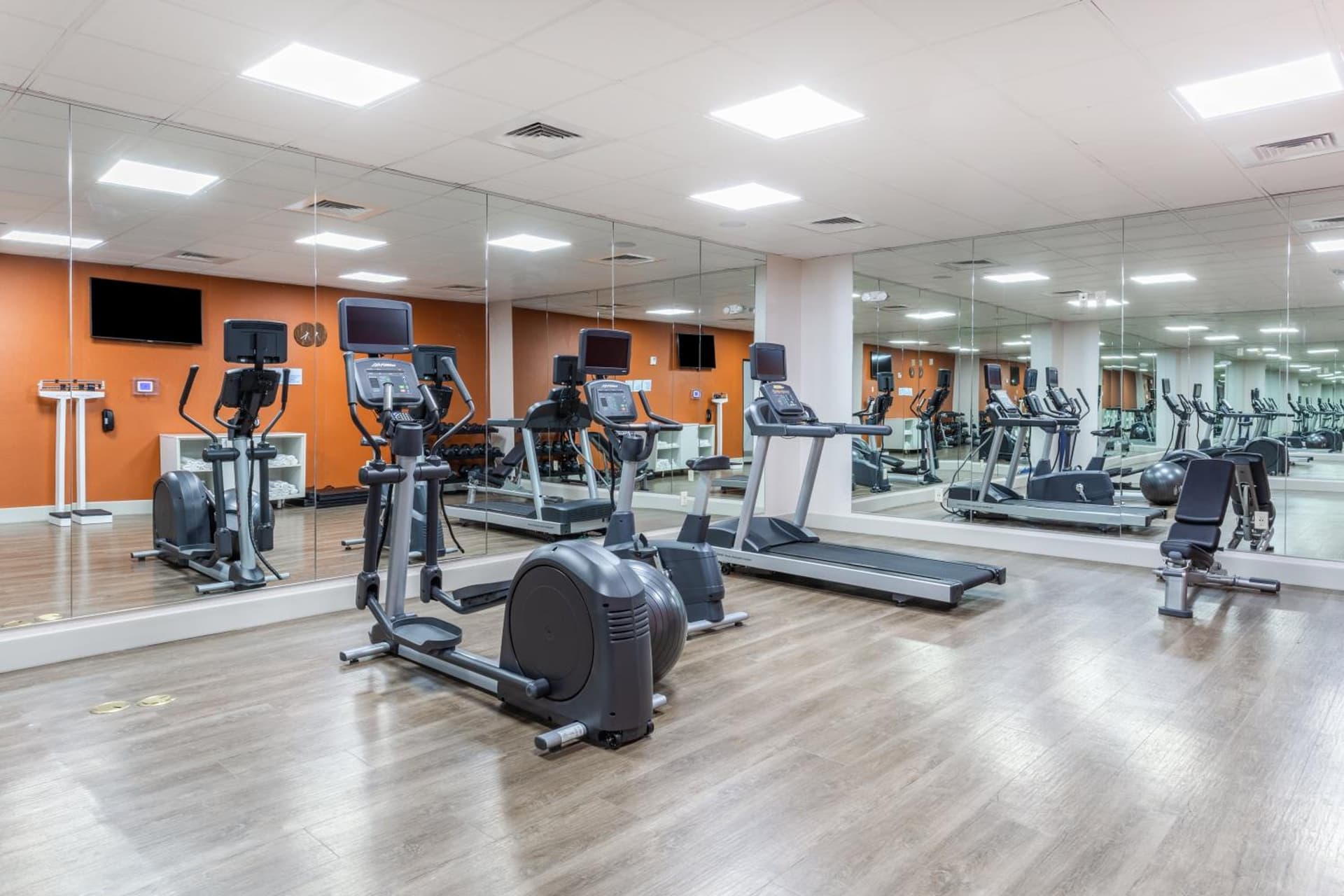 Holiday Inn Express & Suites Kearney by IHG