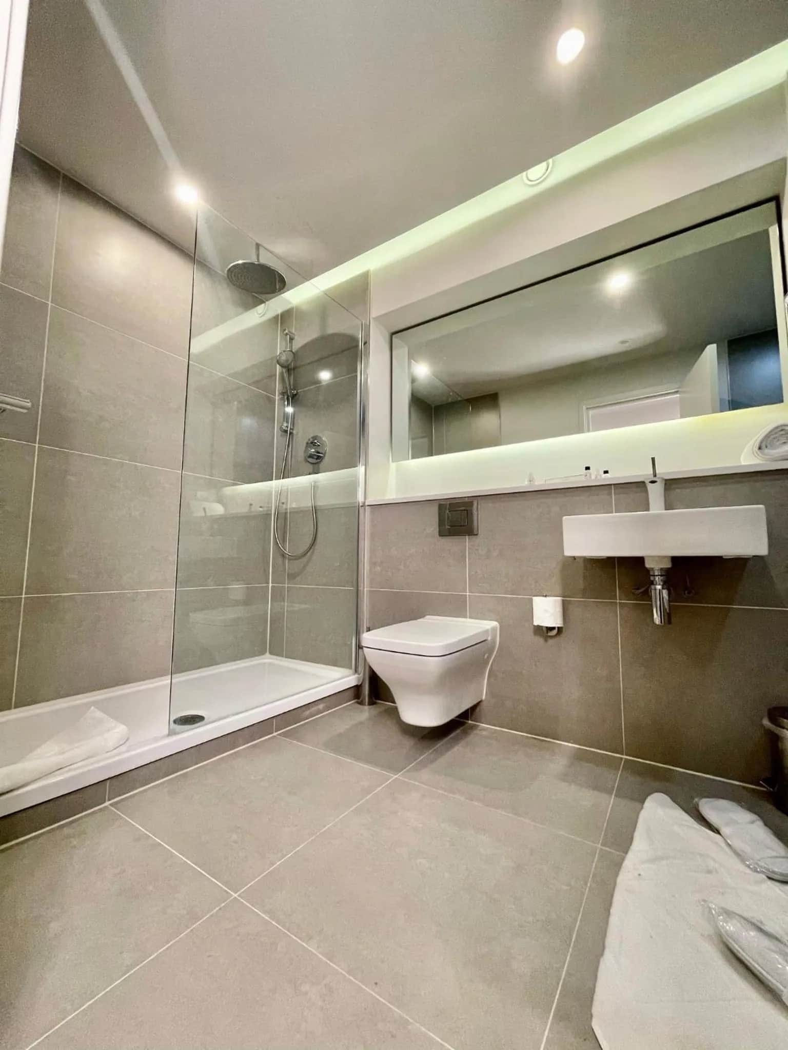 Axiom Park Hotel