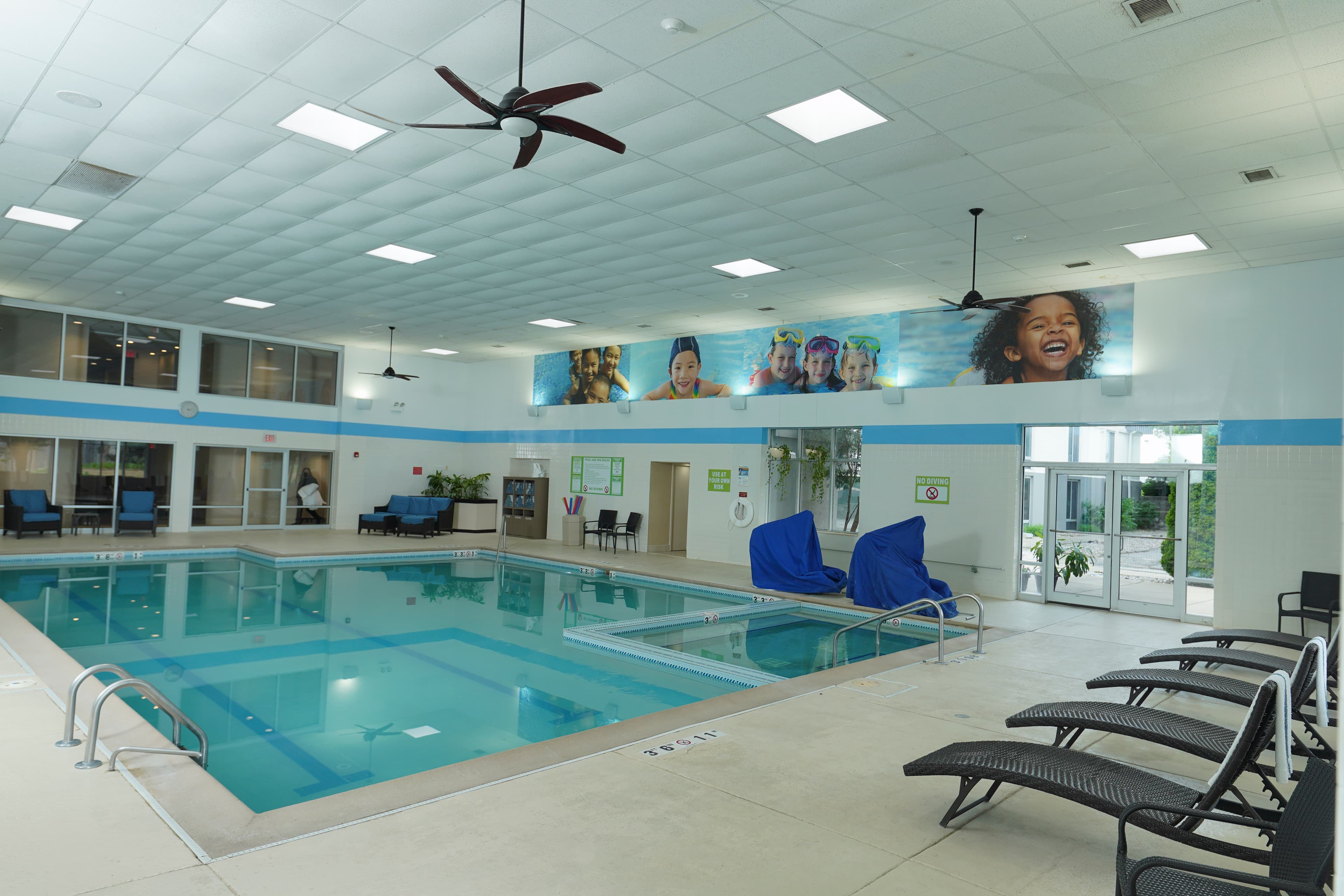 Holiday Inn & Suites Chicago-Carol Stream Wheaton, an IHG Hotel