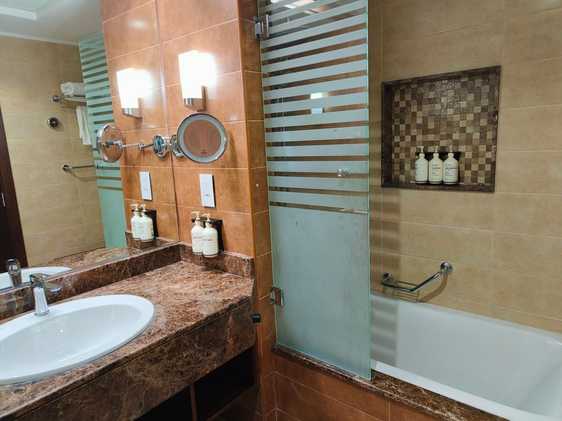 Seven Seas Hotel