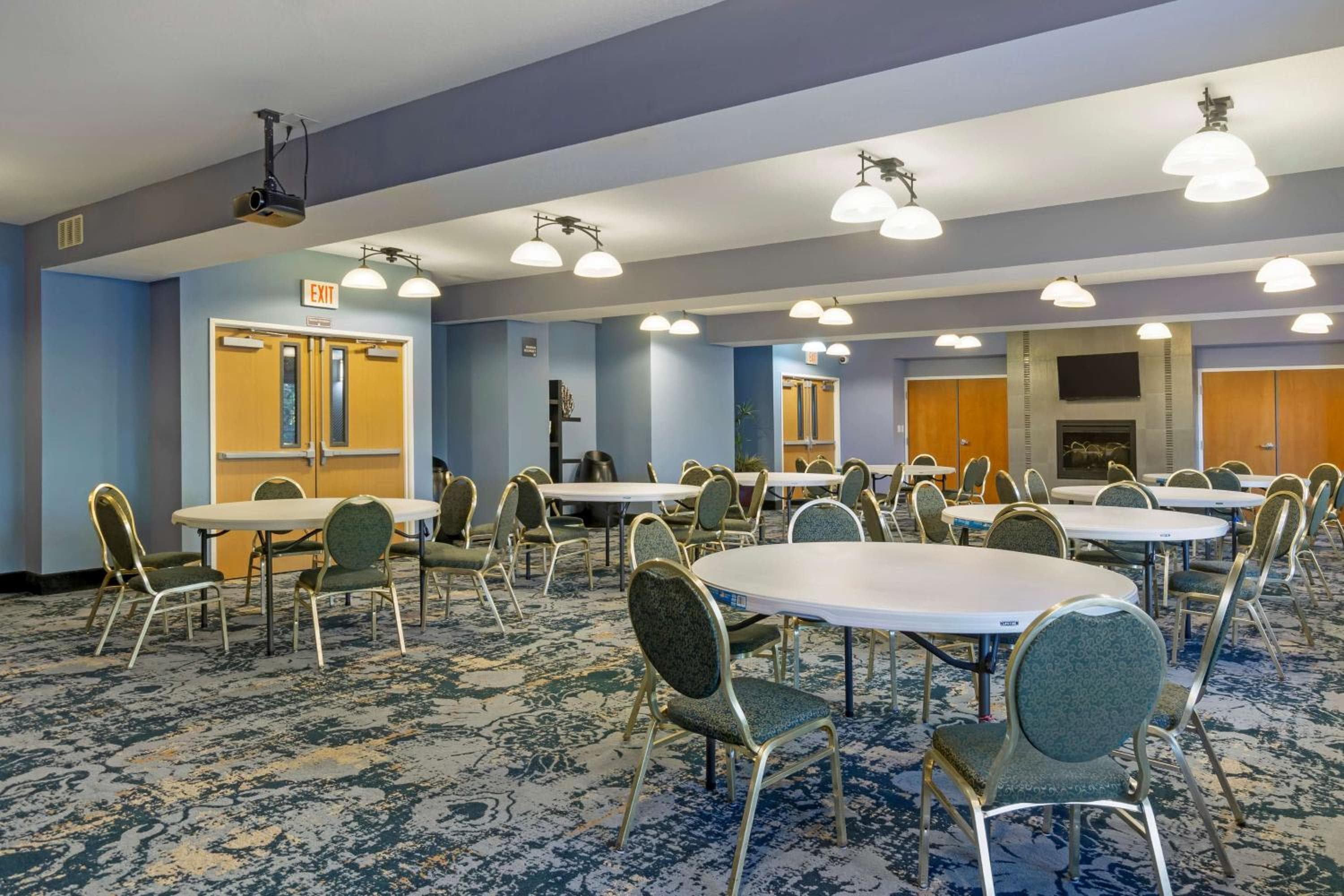 Best Western PLUS Mountain View Auburn Inn