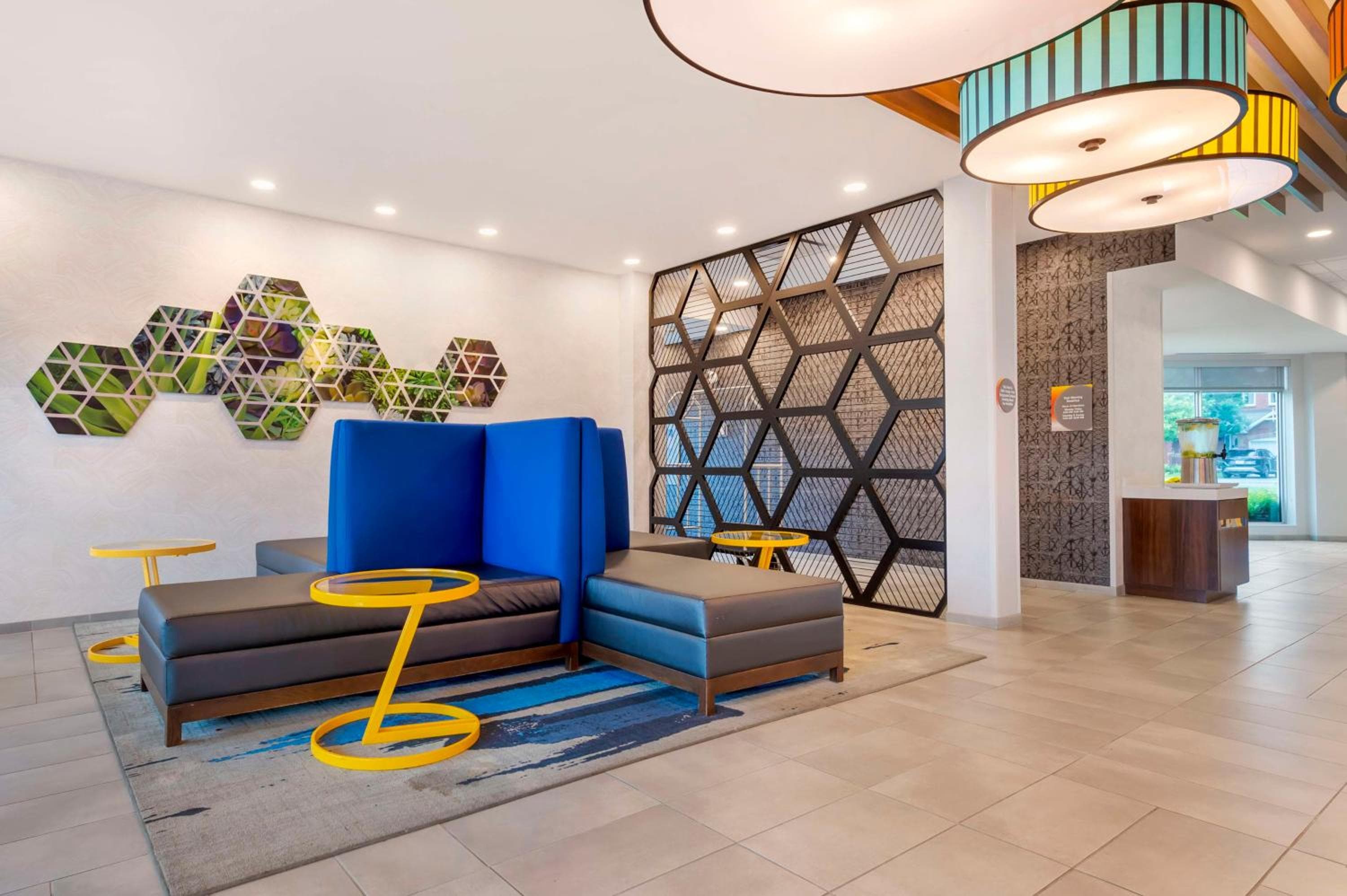 GLō Best Western Kanata Ottawa West