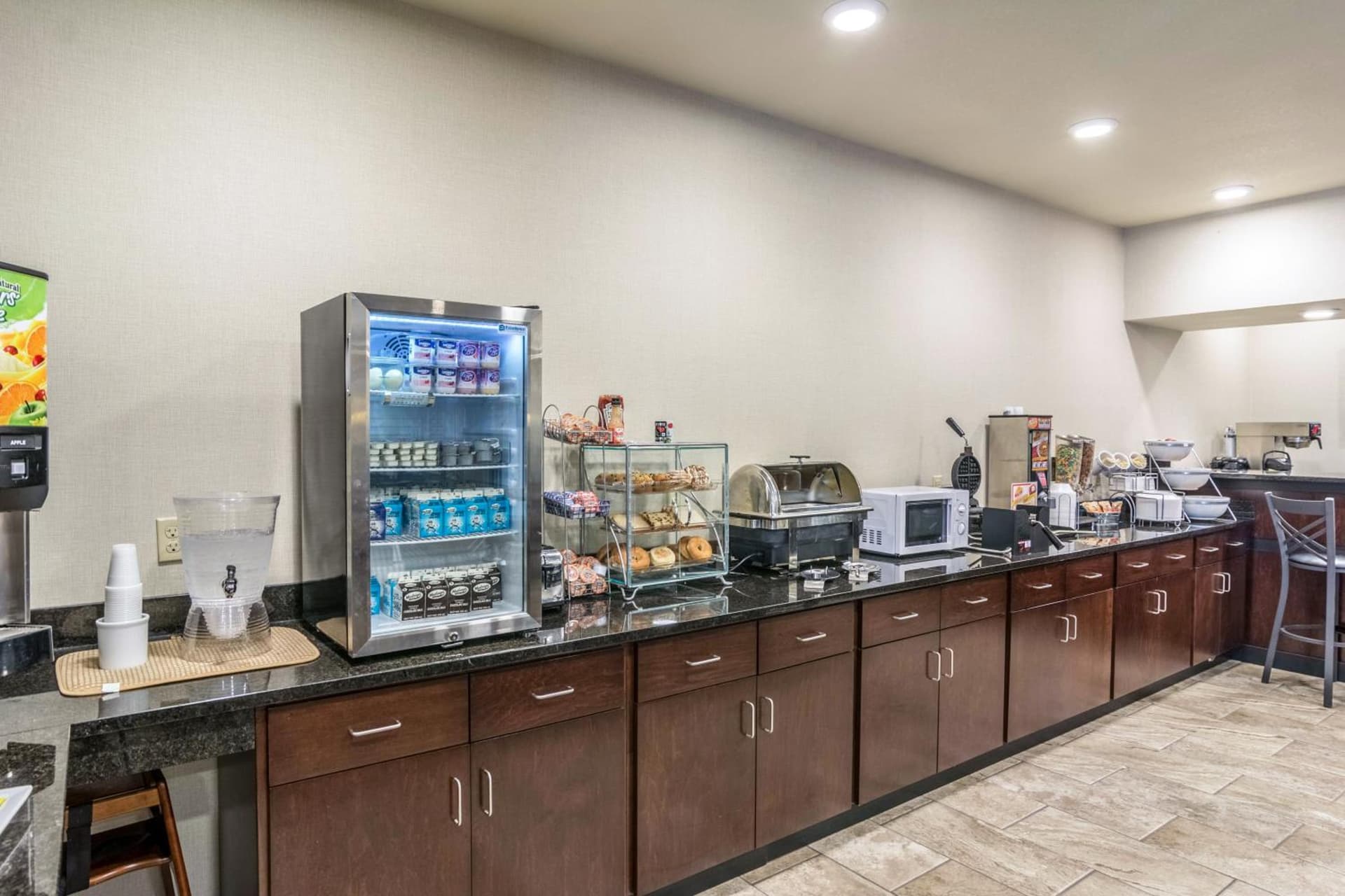 Cobblestone Hotel & Suites - Erie