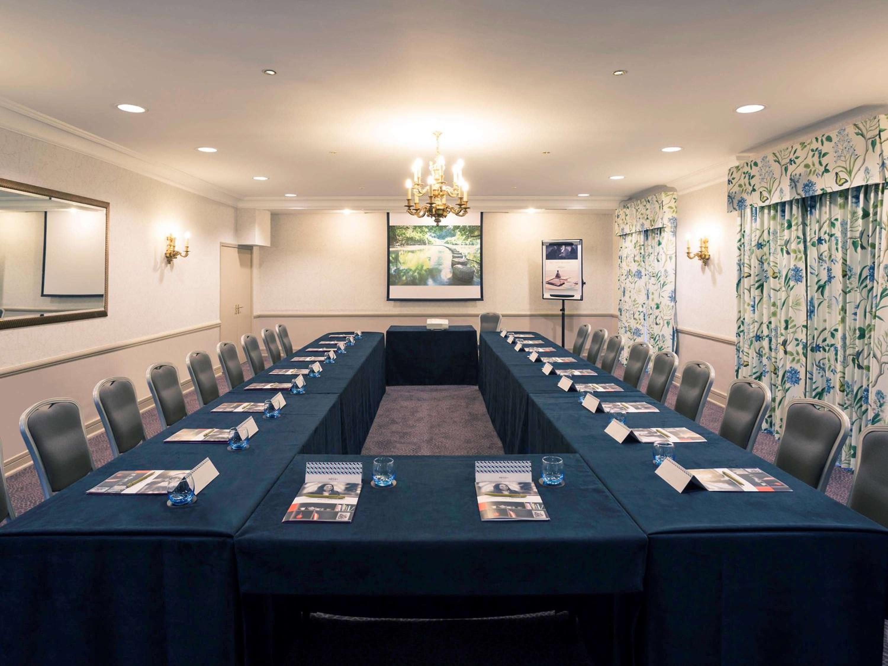 Sunday Box Hill Burford Bridge Hotel