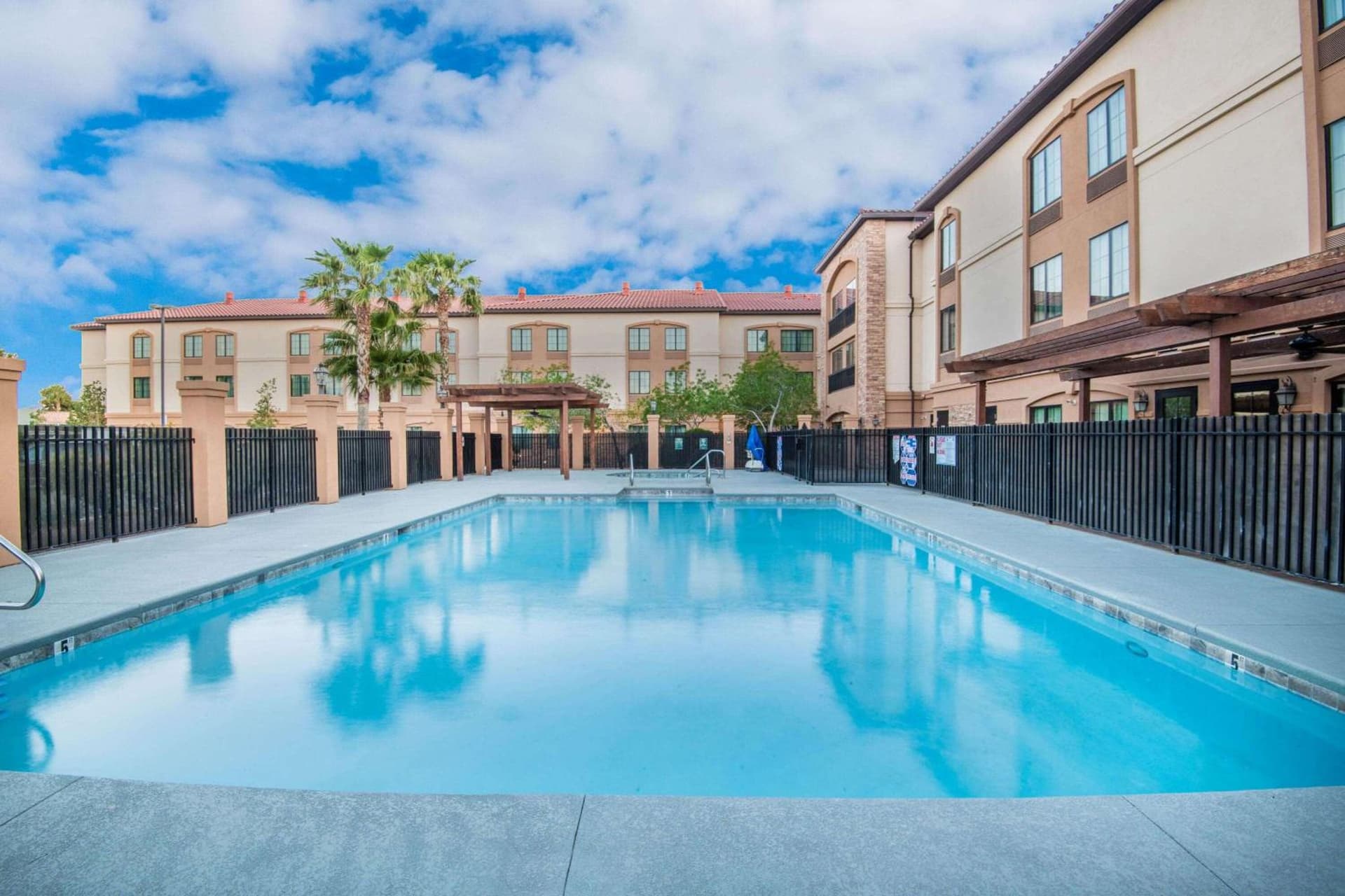 La Quinta Inn & Suites by Wyndham Las Vegas Airport South