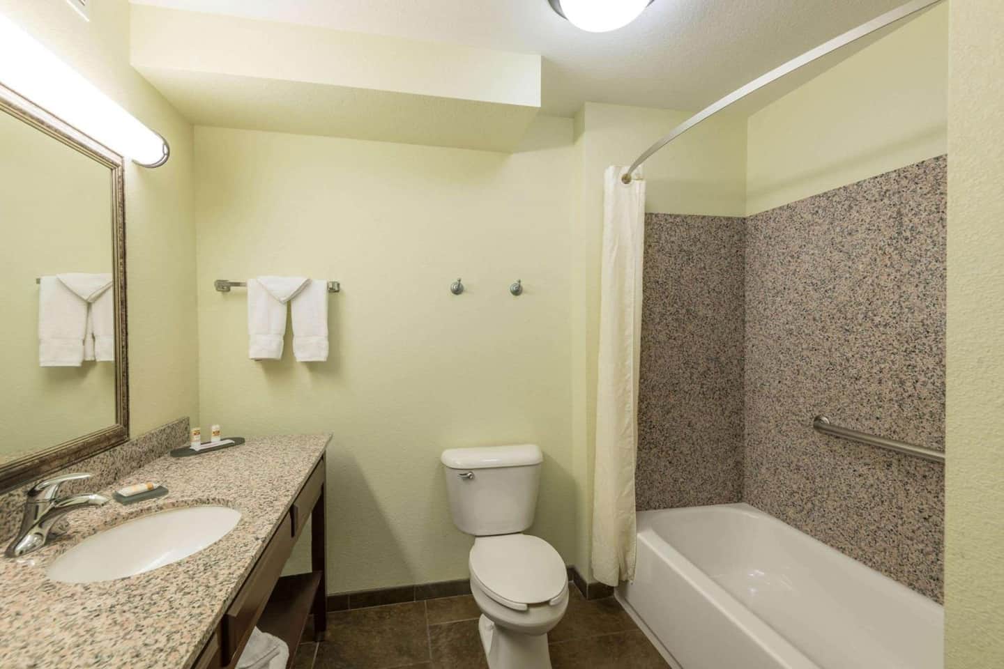 La Quinta Inn & Suites by Wyndham Las Vegas Airport South