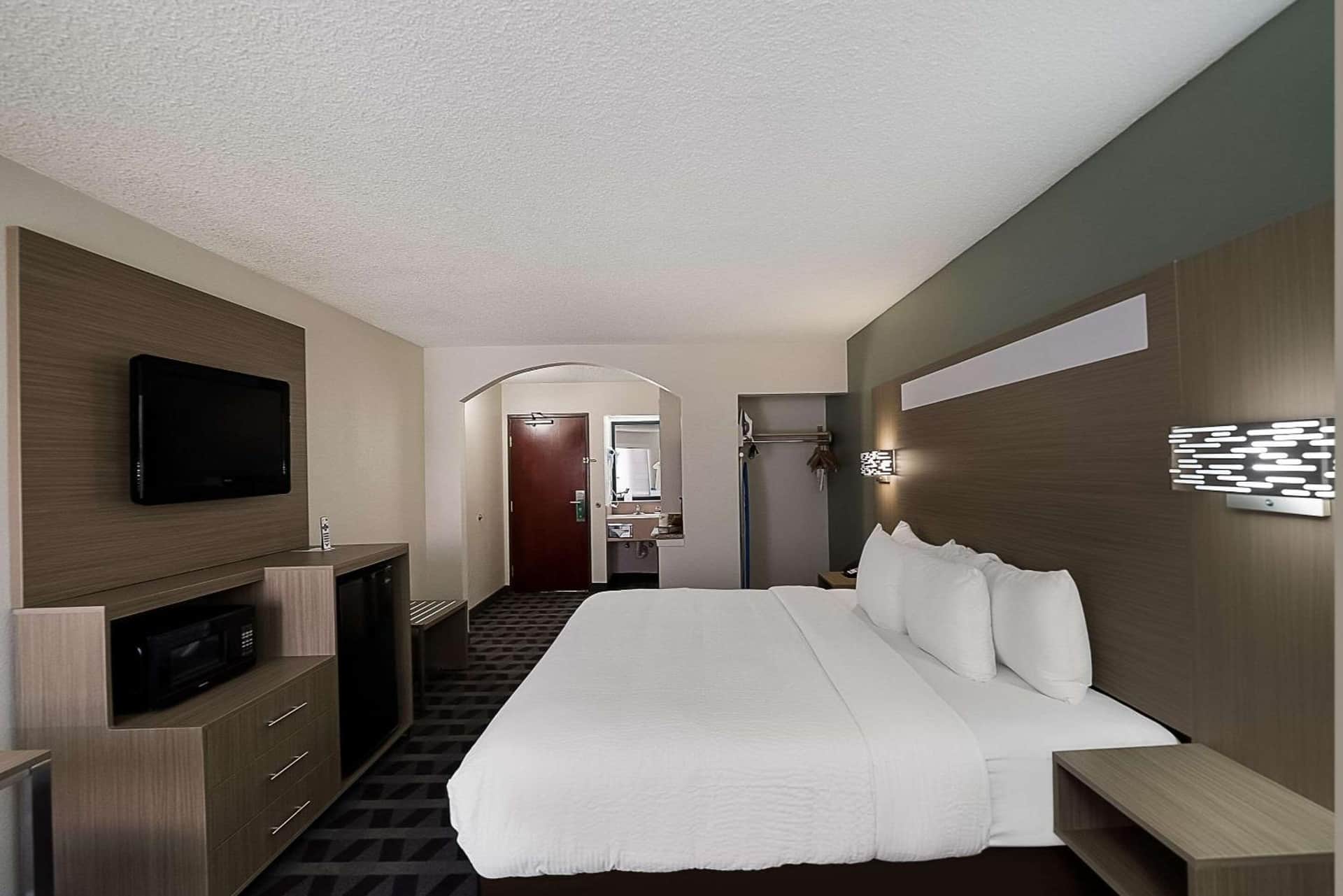 Quality Inn & Suites Irving DFW Airport South